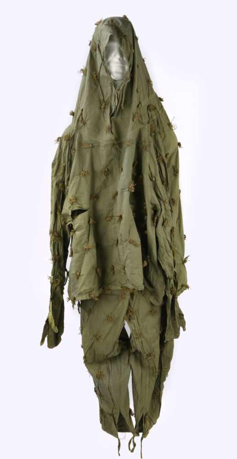 Tenue camouflée petites herbes comprenant chasuble et culotte, Bonne taille et bon état. Cette pièce - Bild 2 aus 4