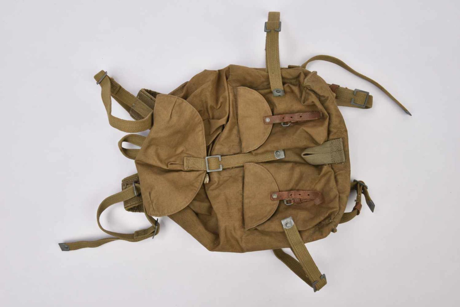 Sac à dos M.41 complet avec toutes ses sangles intégrées. NEUF. Un des sac à dos de l'Armée Rouge le