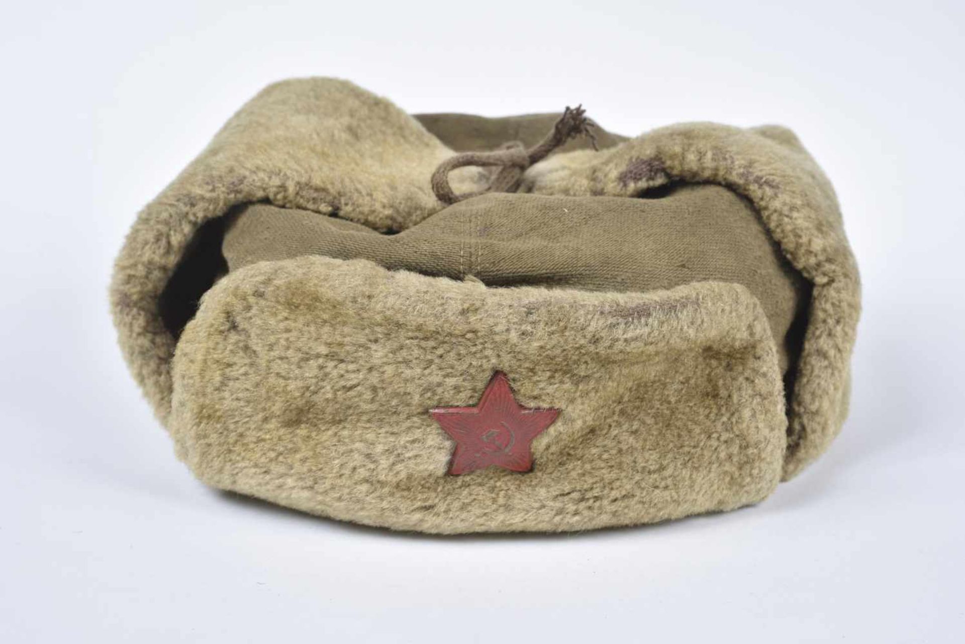 M 40 Ushanka Avec étoile rouge grand modèle, en fer peint. Étiquette patronymique à l'intérieur.