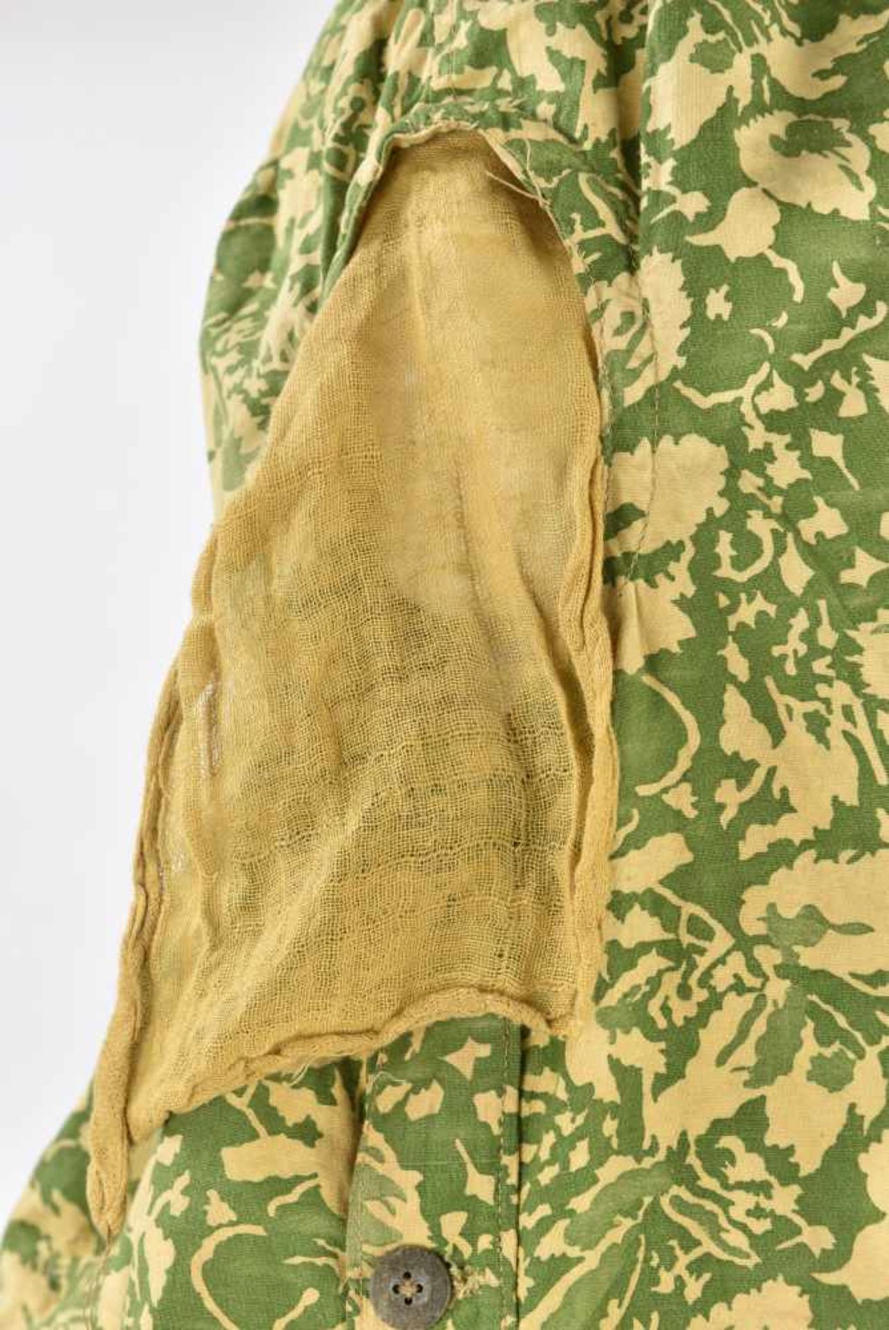 Tenue camouflée petites feuilles 1943 comprenant chasuble avec sa voilette et culotte. Les deux - Bild 4 aus 4