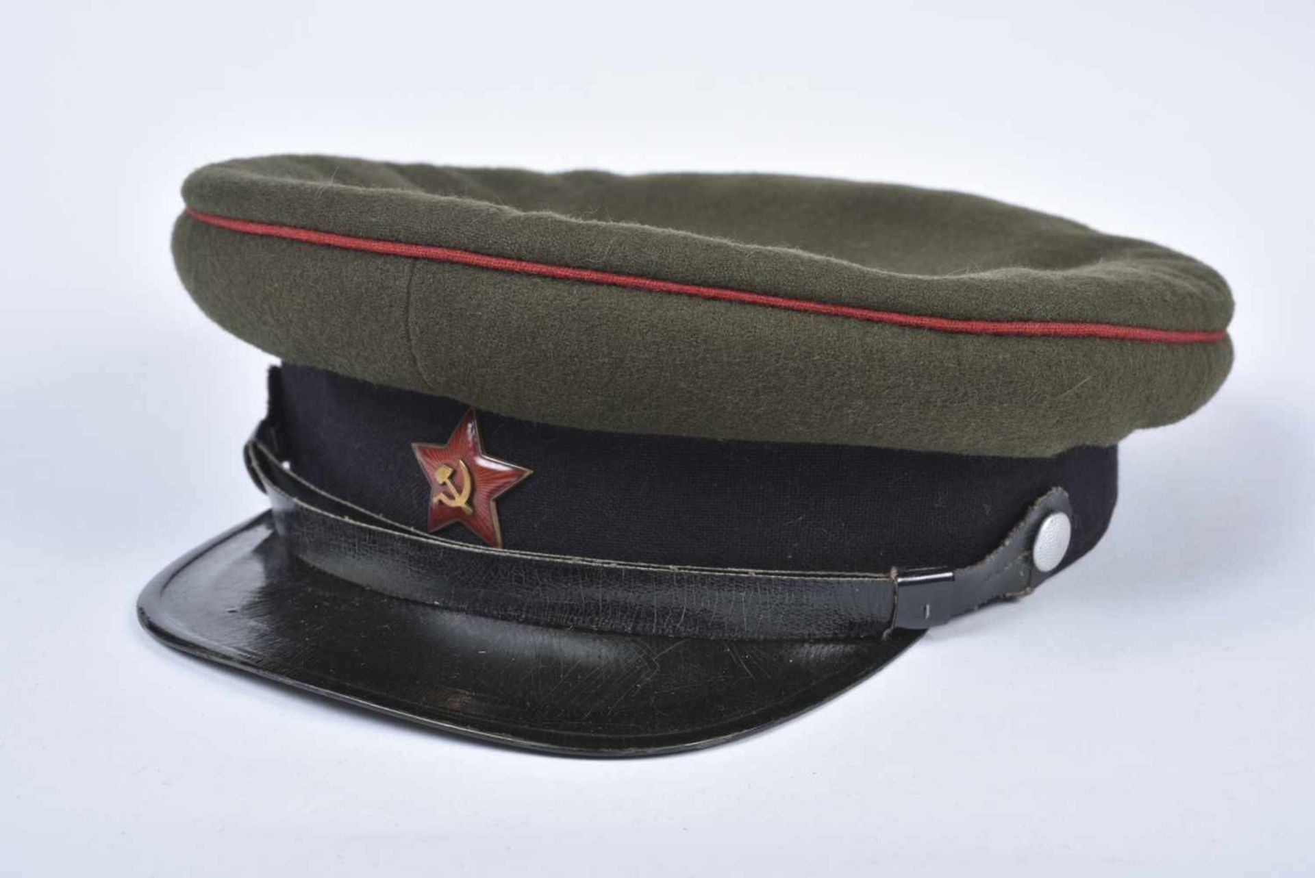 Casquette M.35 Artillerie bandeau noir et passepoil rouge, avec étoile rouge aux armoiries