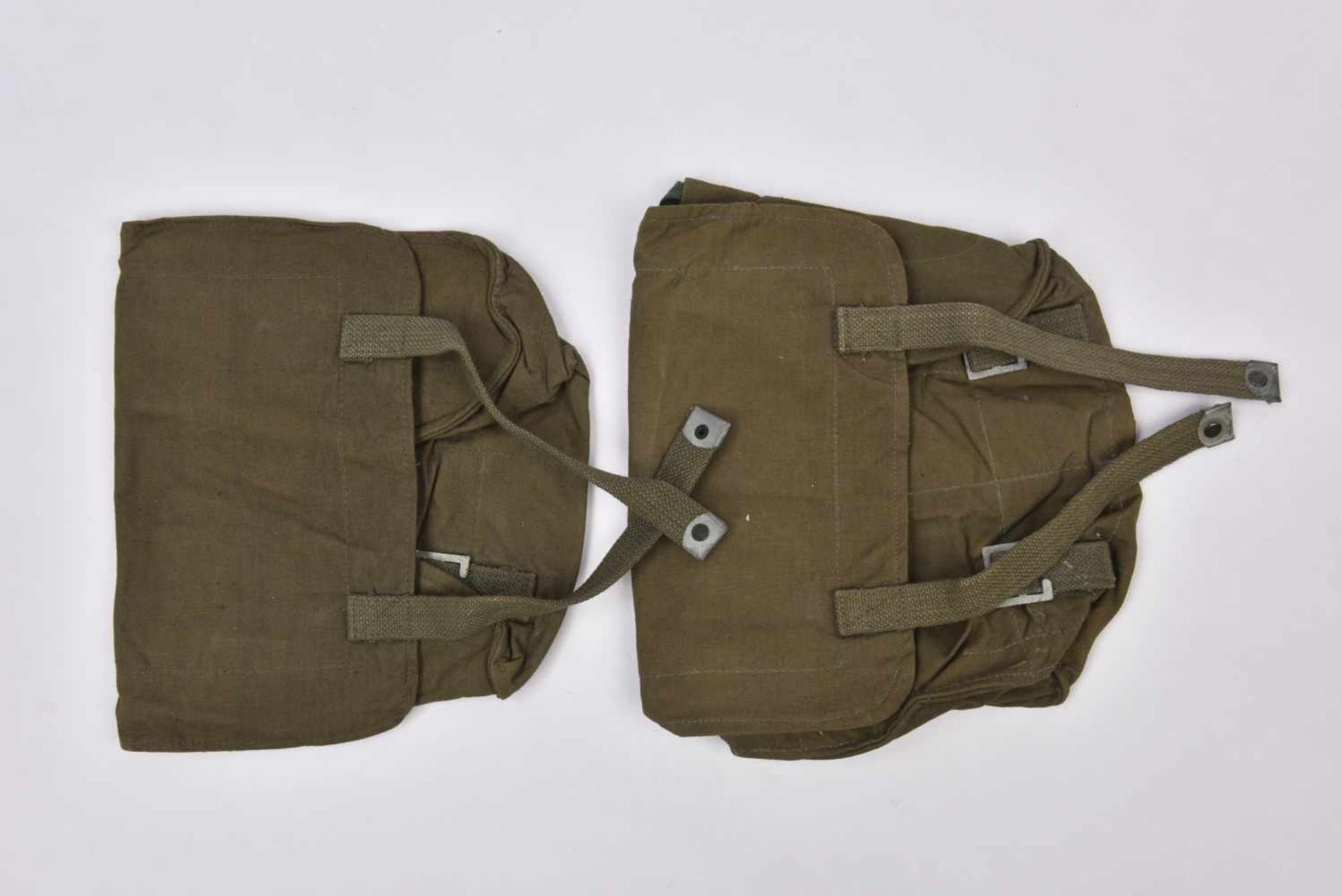 Ensemble de sacs à pain Lot de 2 sacs à pain, datés 1941, NEUF! Cette pièce provient de la