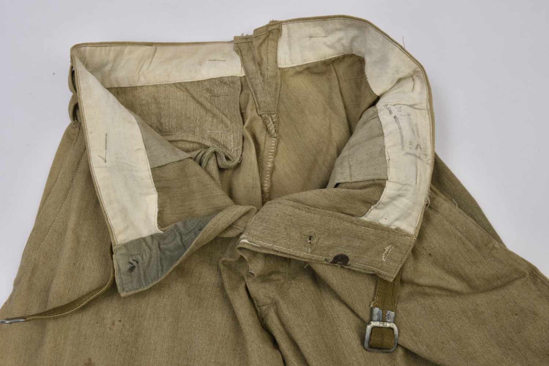Culotte troupe M.35, datée 1944 avec sa petite ceinture de serrage. Bel état, bonne taille. Rare. - Bild 3 aus 4