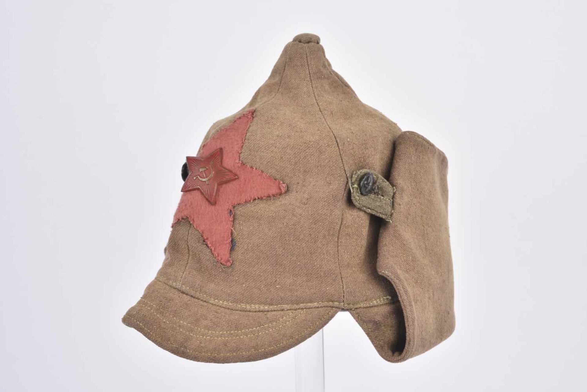 Budyonovka M.27, pour l'infanterie. Complète avec étoile en tissu framboise, sur laquelle est montée