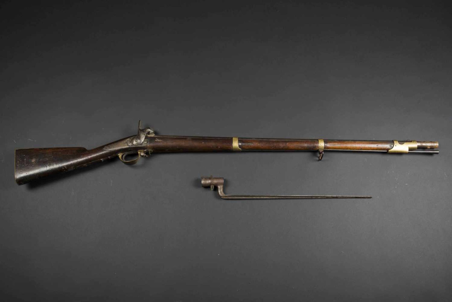 Fusil de Dragon modèle 1842 T Platine de la Manufacture royale de St-Etienne. Avec baïonnette modèle