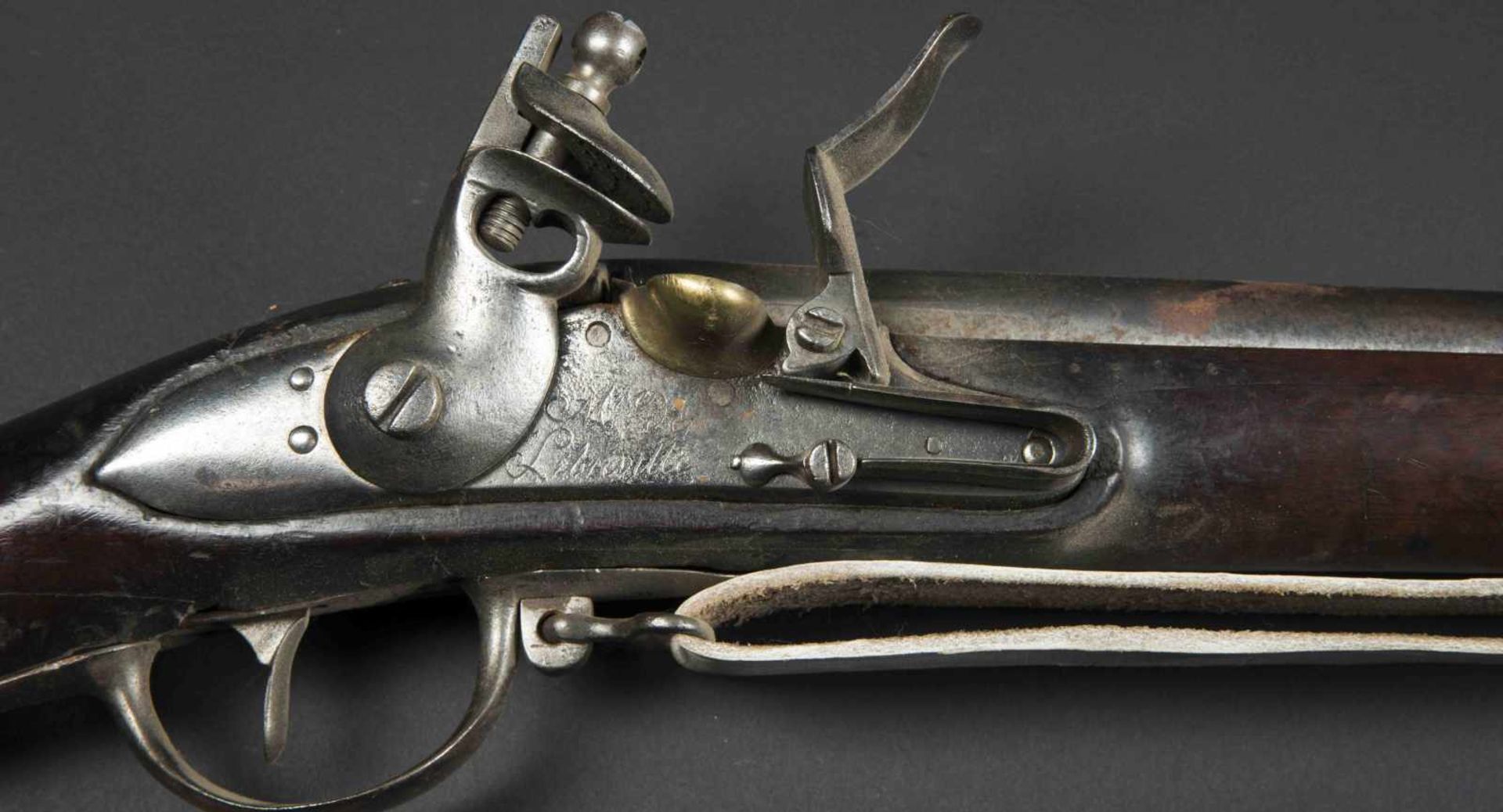 Fusil dinfanterie, époque XVIIIe siècle, très proche du modèle 1728-1746 Platine avec signature - Bild 3 aus 4