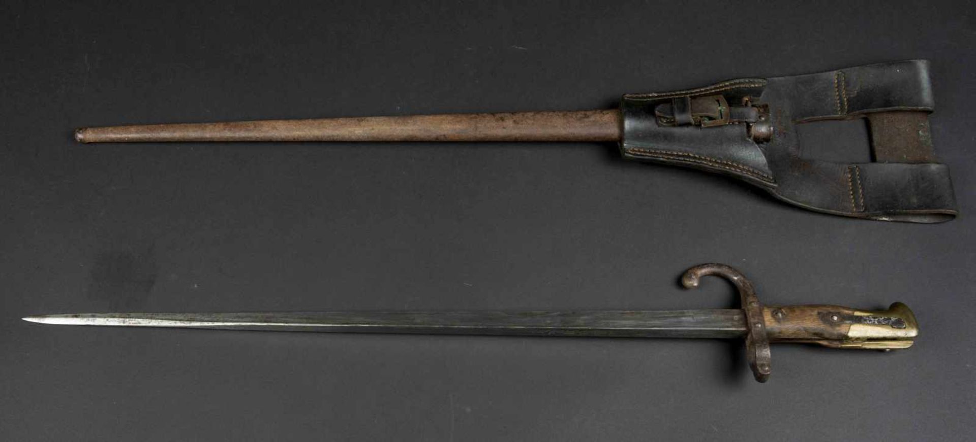 Baïonnette Gras modèle 1874 numéros différents sur baïonnette et fourreau, porte-sabre-baïonnette