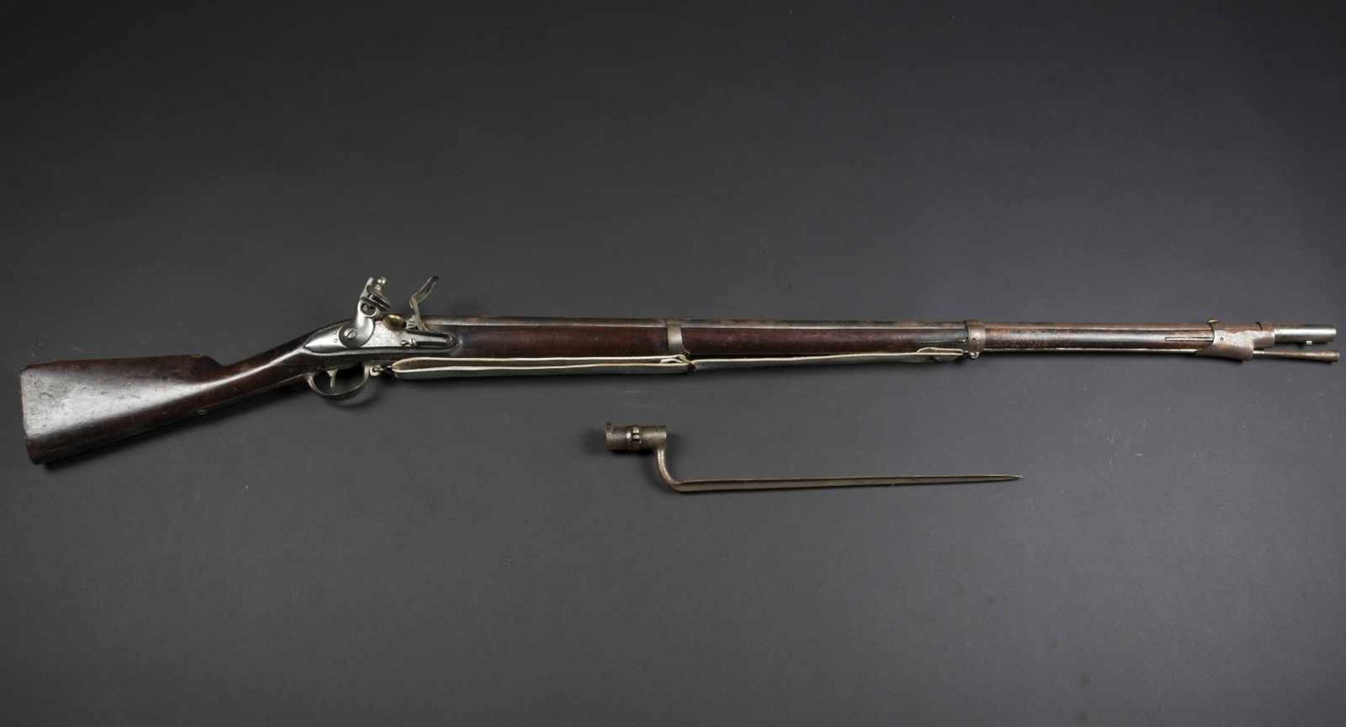 Fusil dinfanterie, époque XVIIIe siècle, très proche du modèle 1728-1746 Platine avec signature - Bild 2 aus 4