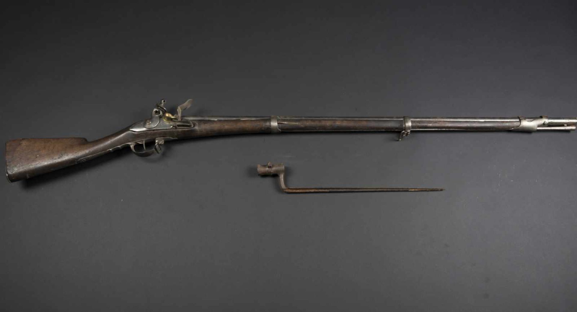 Fusil dinfanterie modèle 1777, époque Révolution française. Platine de la Manufacture de St-