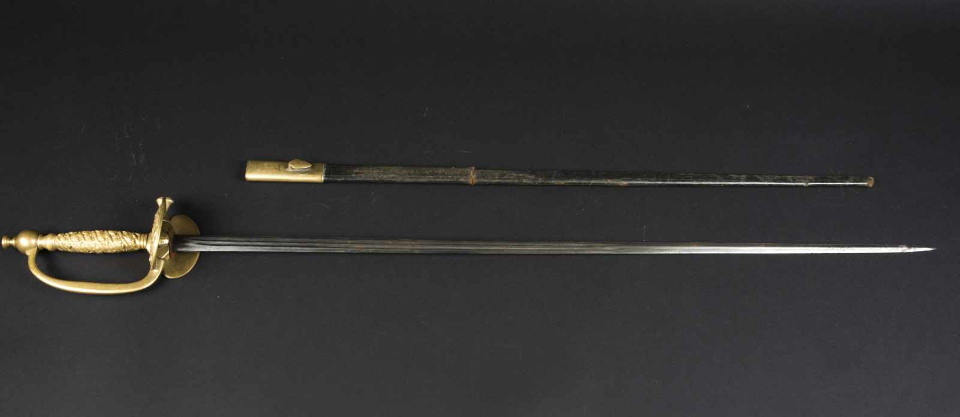 Épée, modèle 1887 Monture en laiton ciselé. Garde à une branche. Clavier au faisceau de licteur