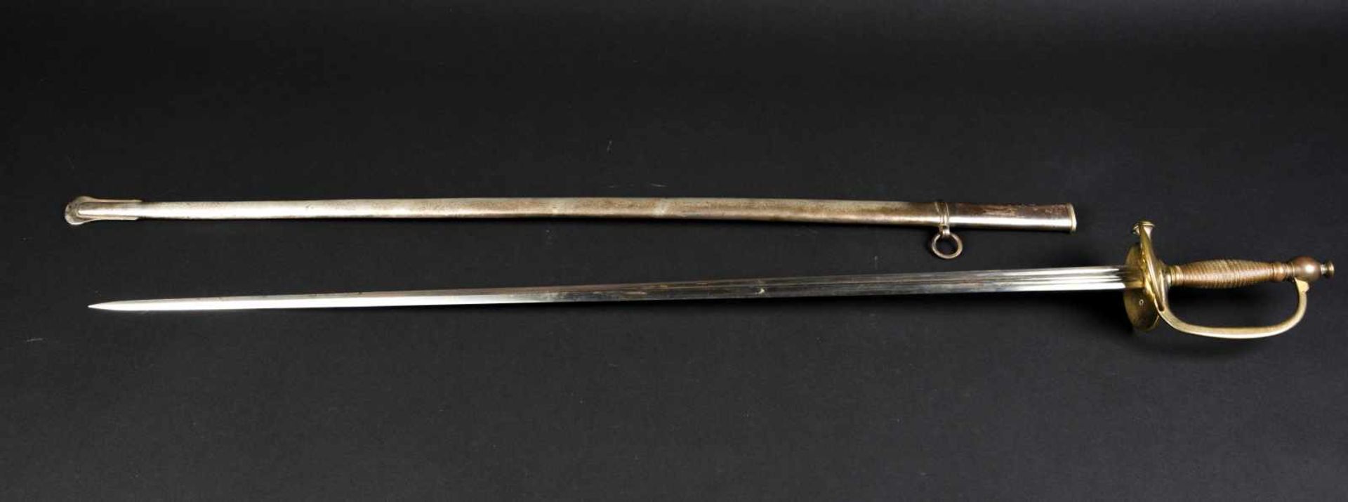 Epée d'officier subalterne de toutes armes et d'administration modèle 1872/84 Poignée en laiton à