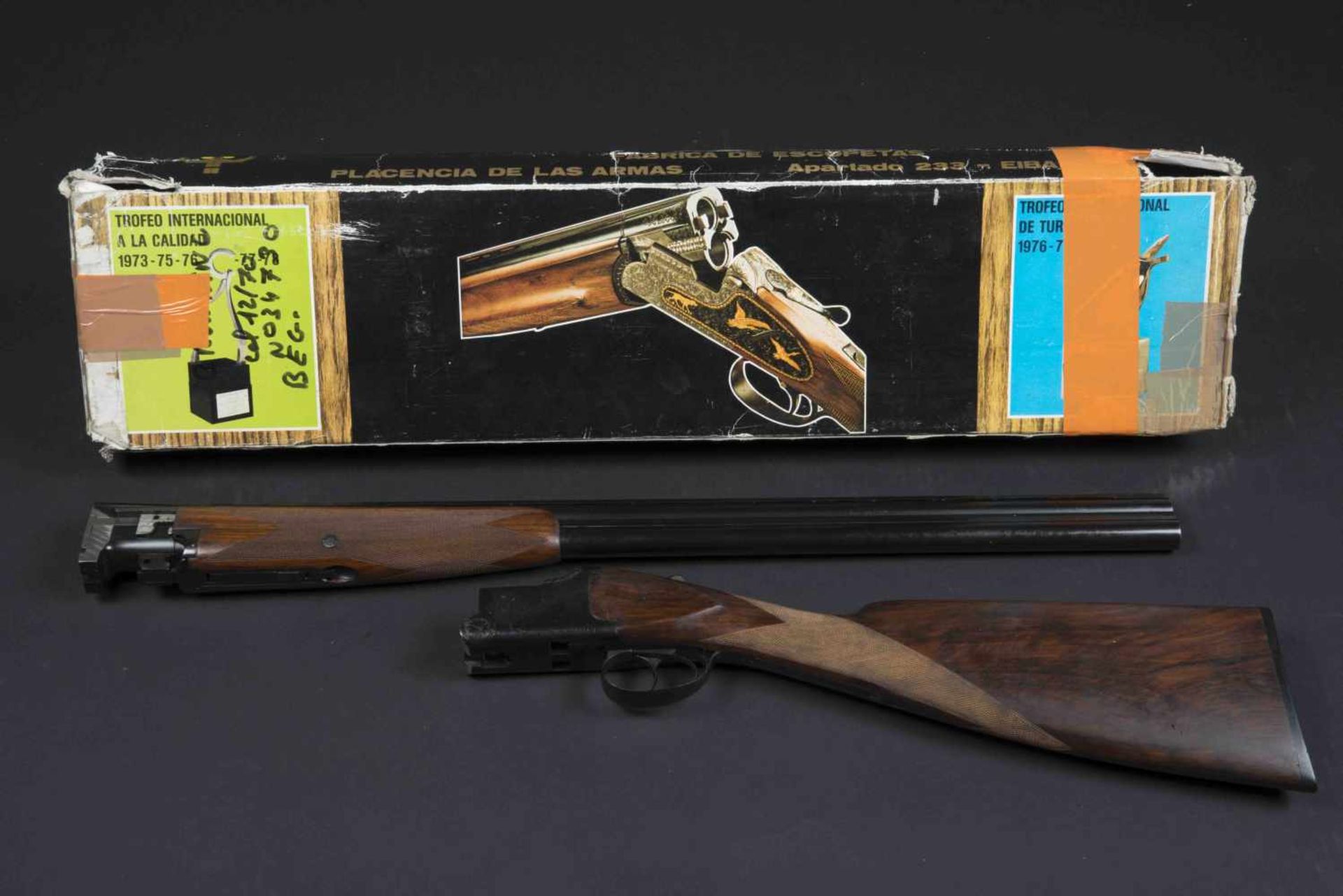 Fusil juxtaposé modèle artisanal Catégorie C Calibre 12/70, numéro 34730. Carton non au modèle de