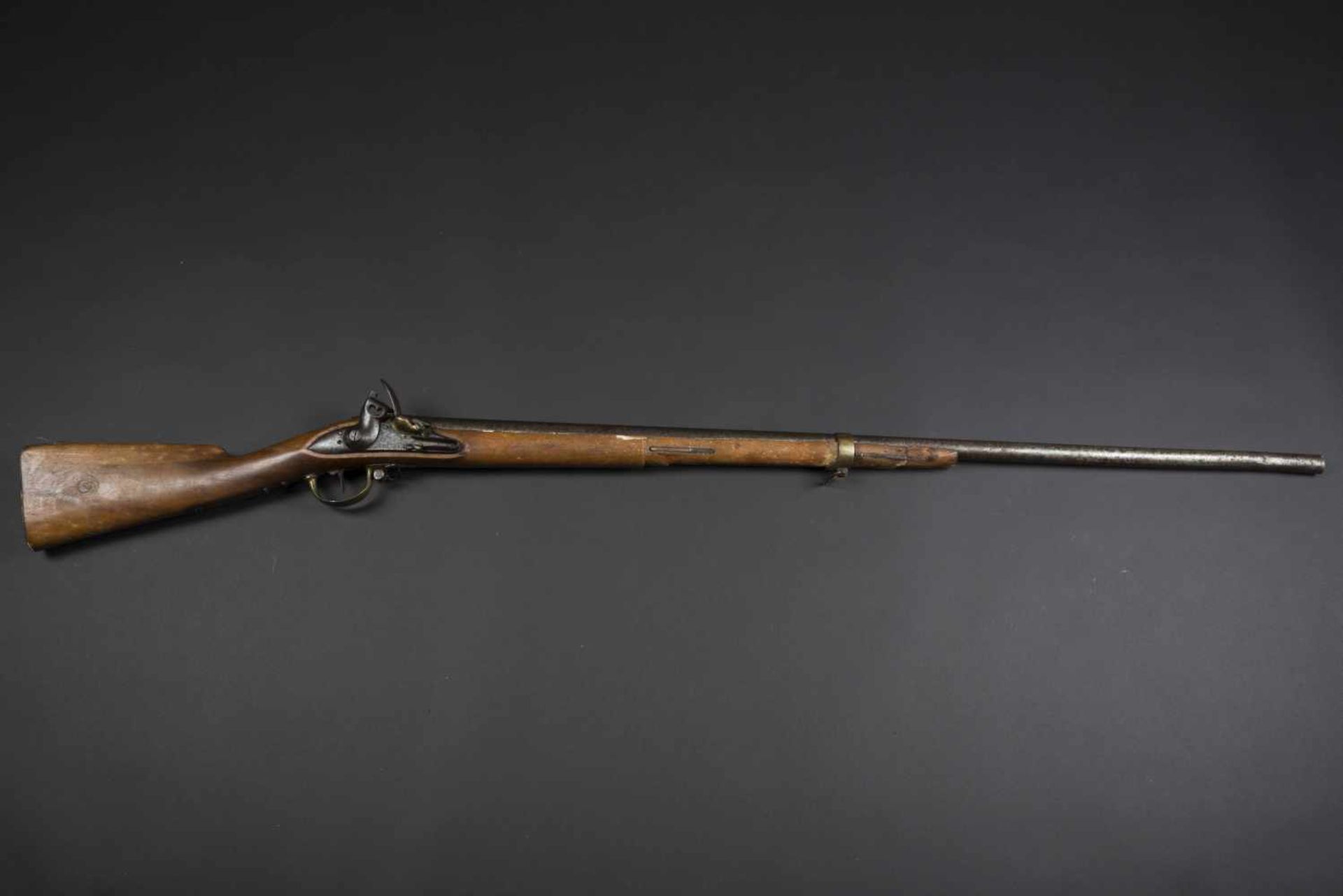 Fusil 1814 catégorie D Crosse en bois, parties métalliques présentes, dont certaines sont en laiton.