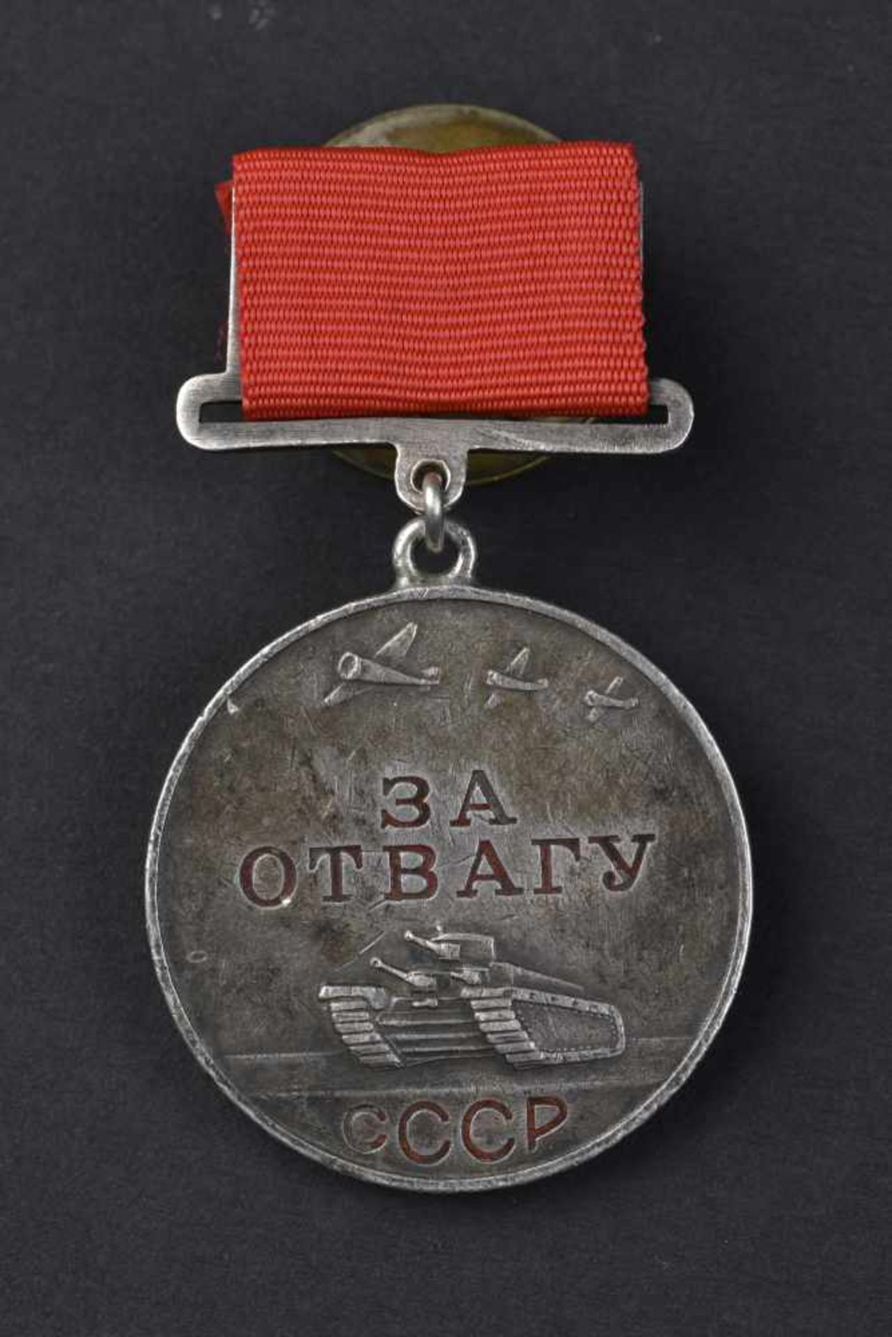 Médaille pour la Bravoure n° 144.411, type 1, attribuée en 1942 au canonnier de l'artillerie côtière