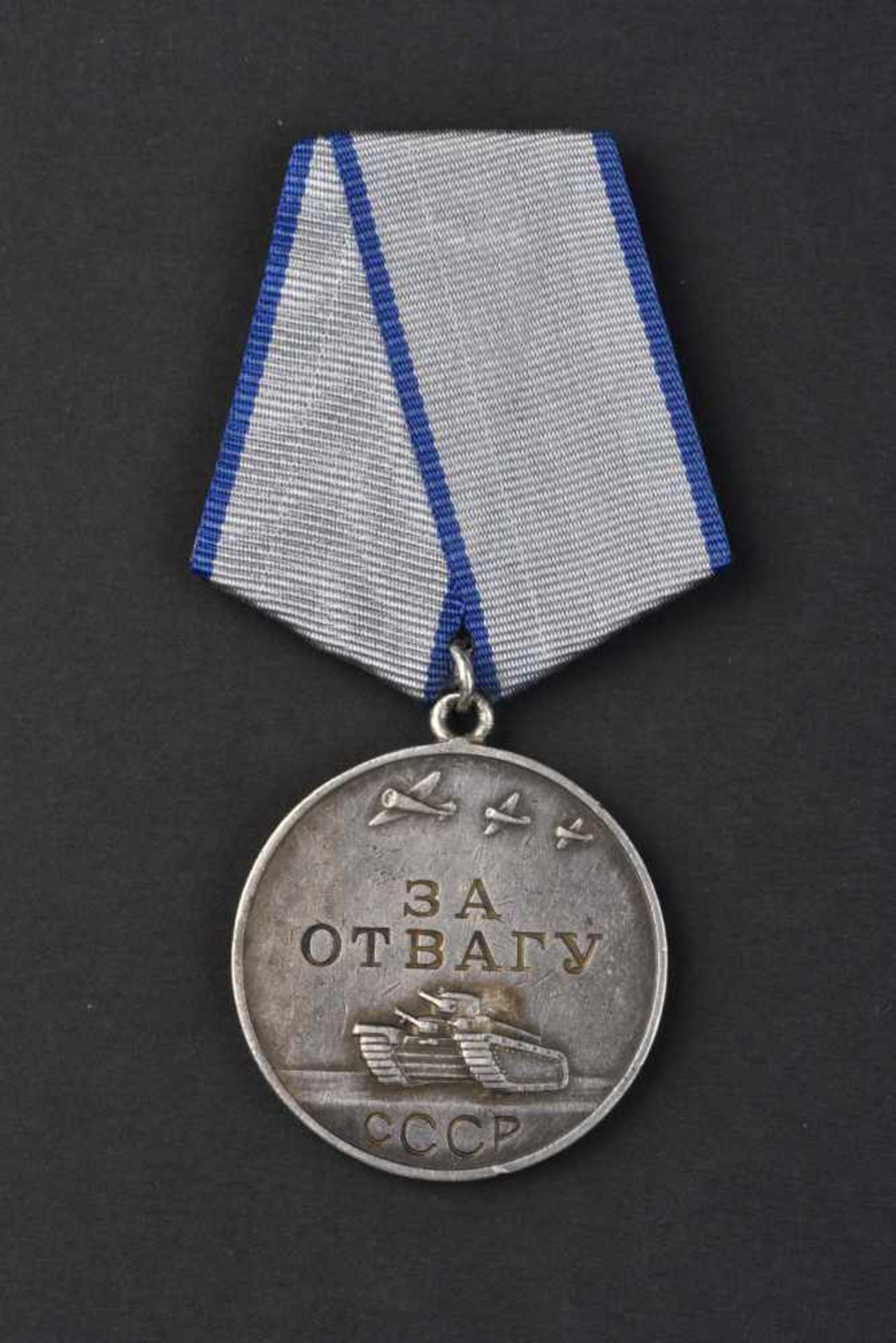 Médaille pour la Bravoure n° 186395, attribuée le 16 janvier 1943, au mitrailleur TOIGER