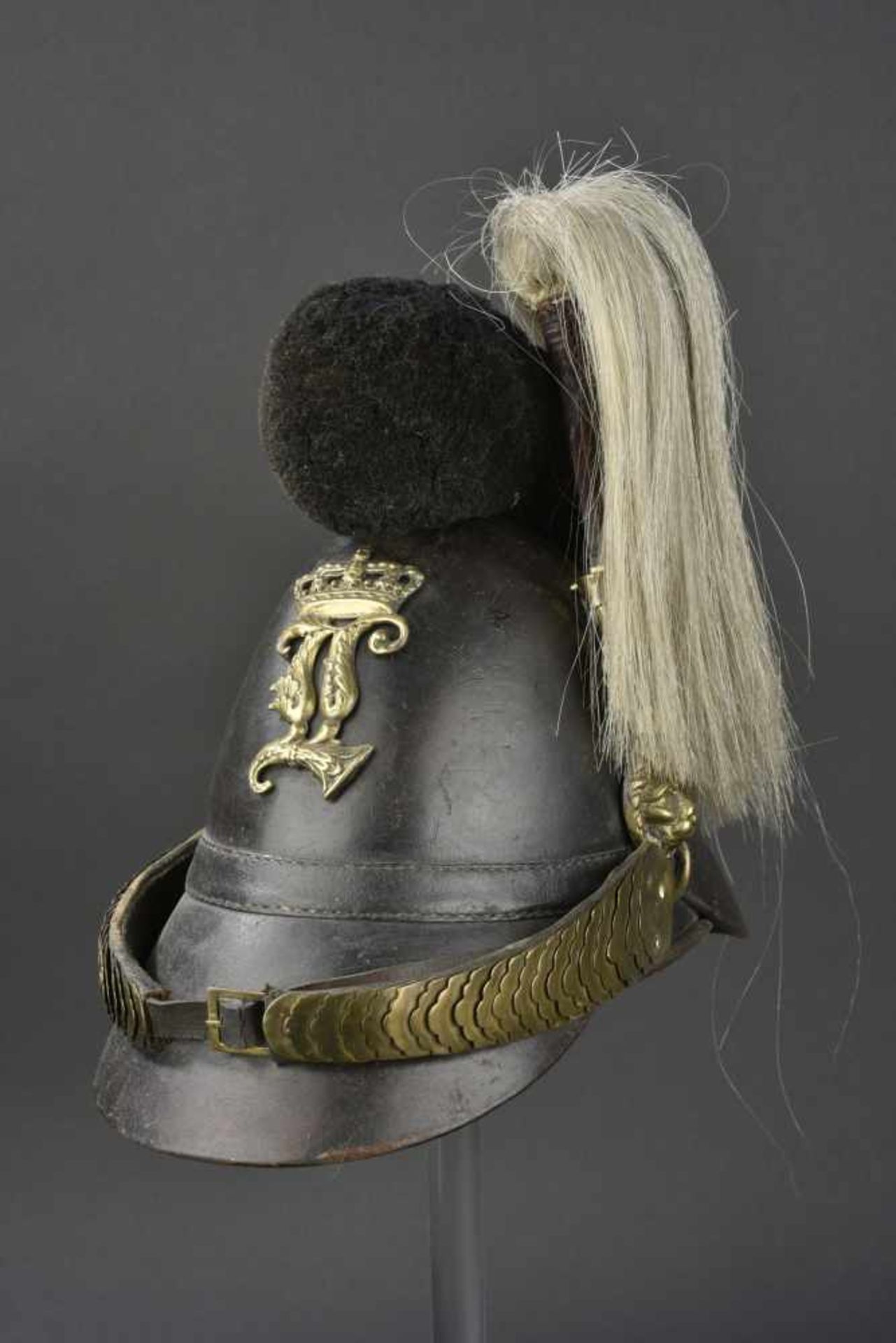 BAVIÈRE Casque Raupenhelm modèle 1848 de linfanterie Bavaroise Cuir épais noirci avec sa