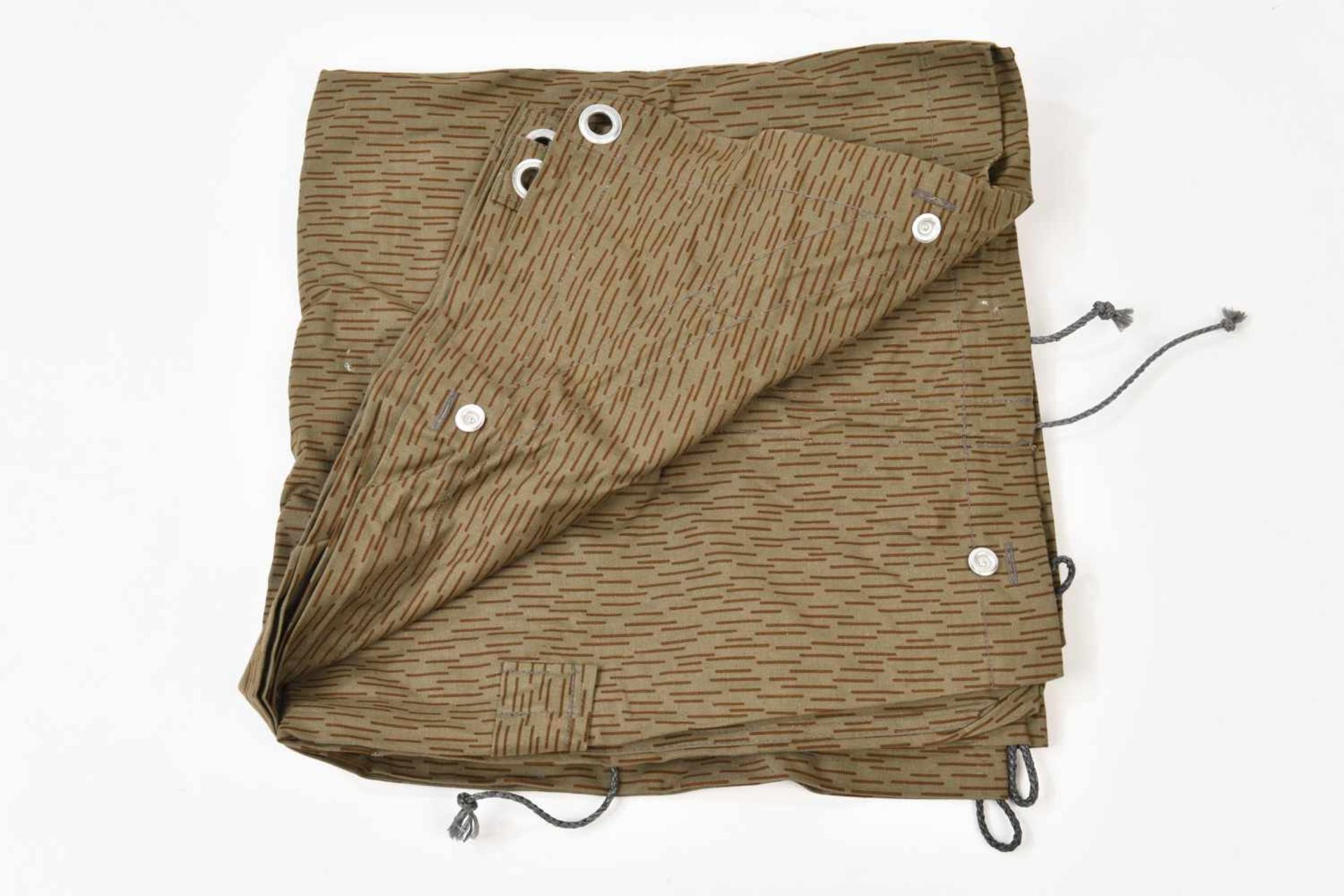 Equipements DDR 1 sac à dos comprenant 1 toile de tente camouflée, une doublure hiver pour toile - Bild 4 aus 4