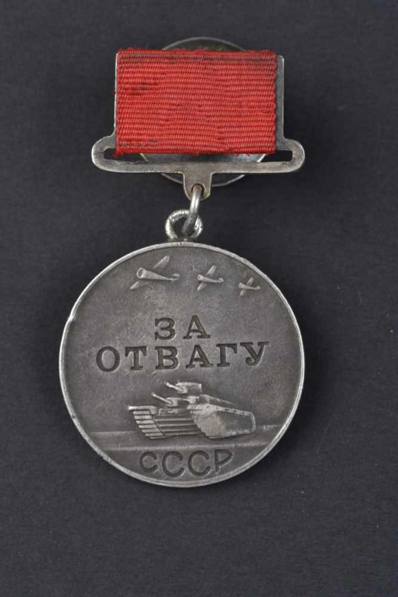 Médaille pour la Bravoure n° 370368 type 1, suspension dorigine. Cette pièce provient de la - Bild 2 aus 4