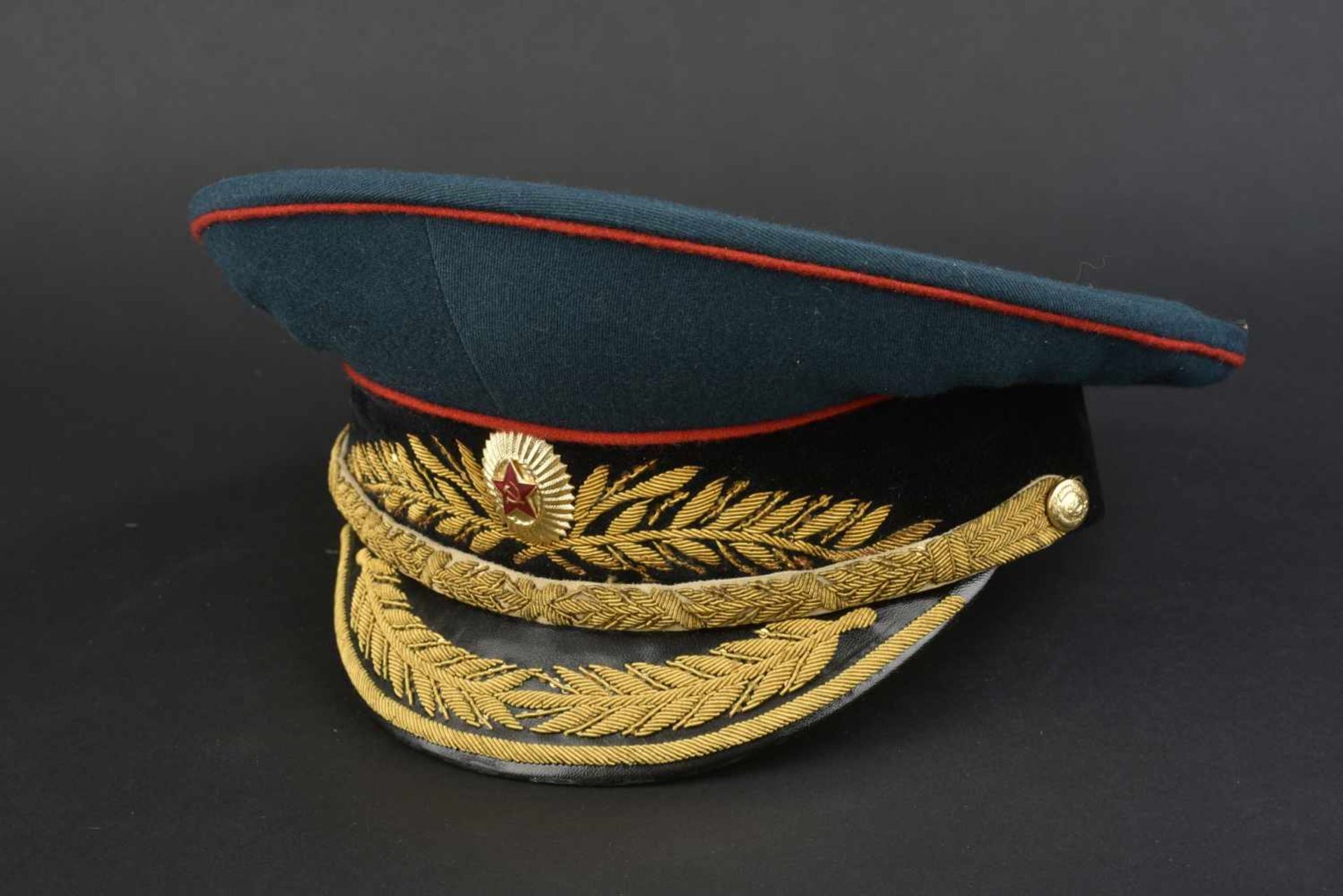 Casquette de général d'artillerie soviétique En tissu vert foncé, bandeau noir, insigne métalliques, - Bild 2 aus 4