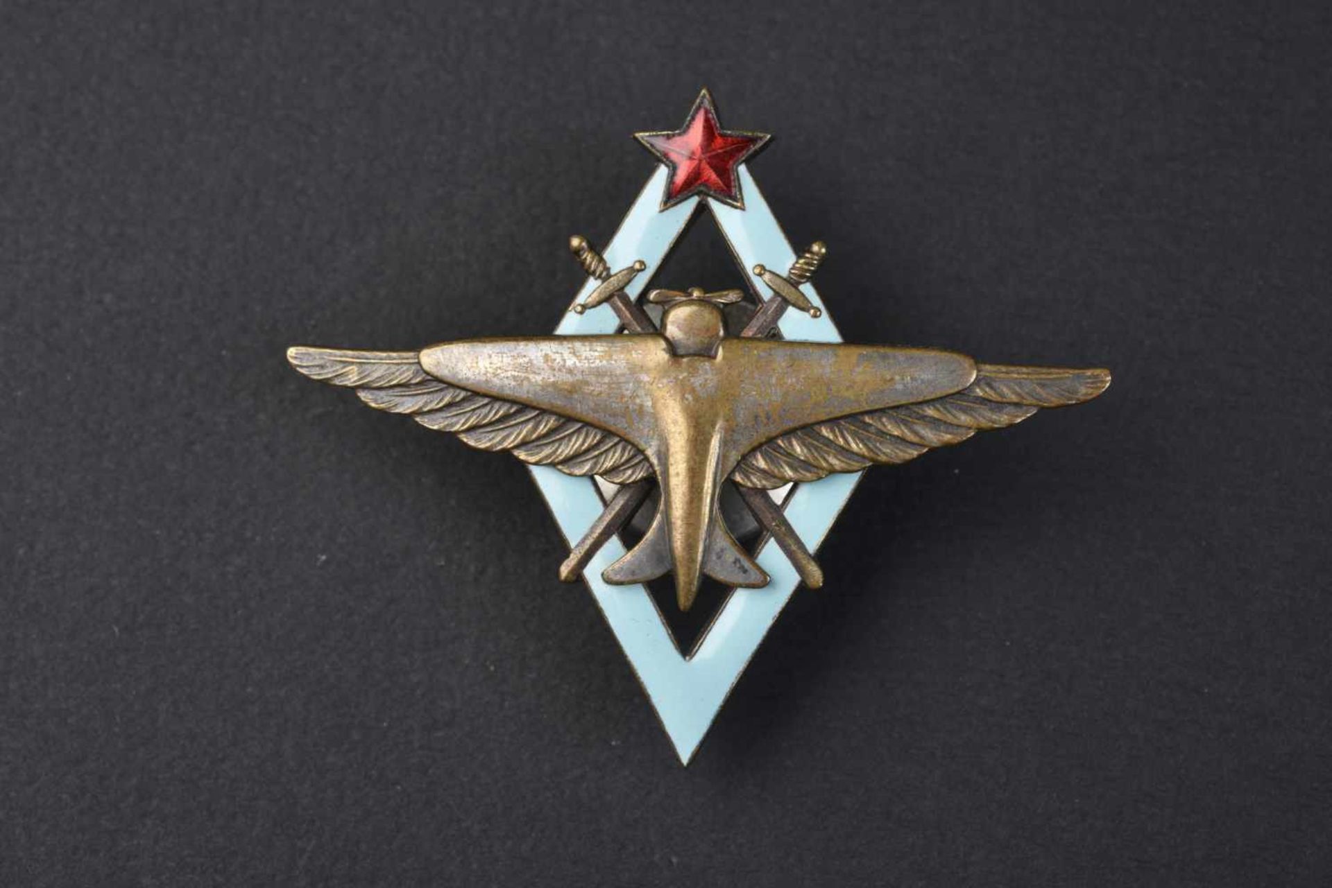 Insigne type 1938, d'excellent pilote de laviation version avec avion et aile argenté. Cette