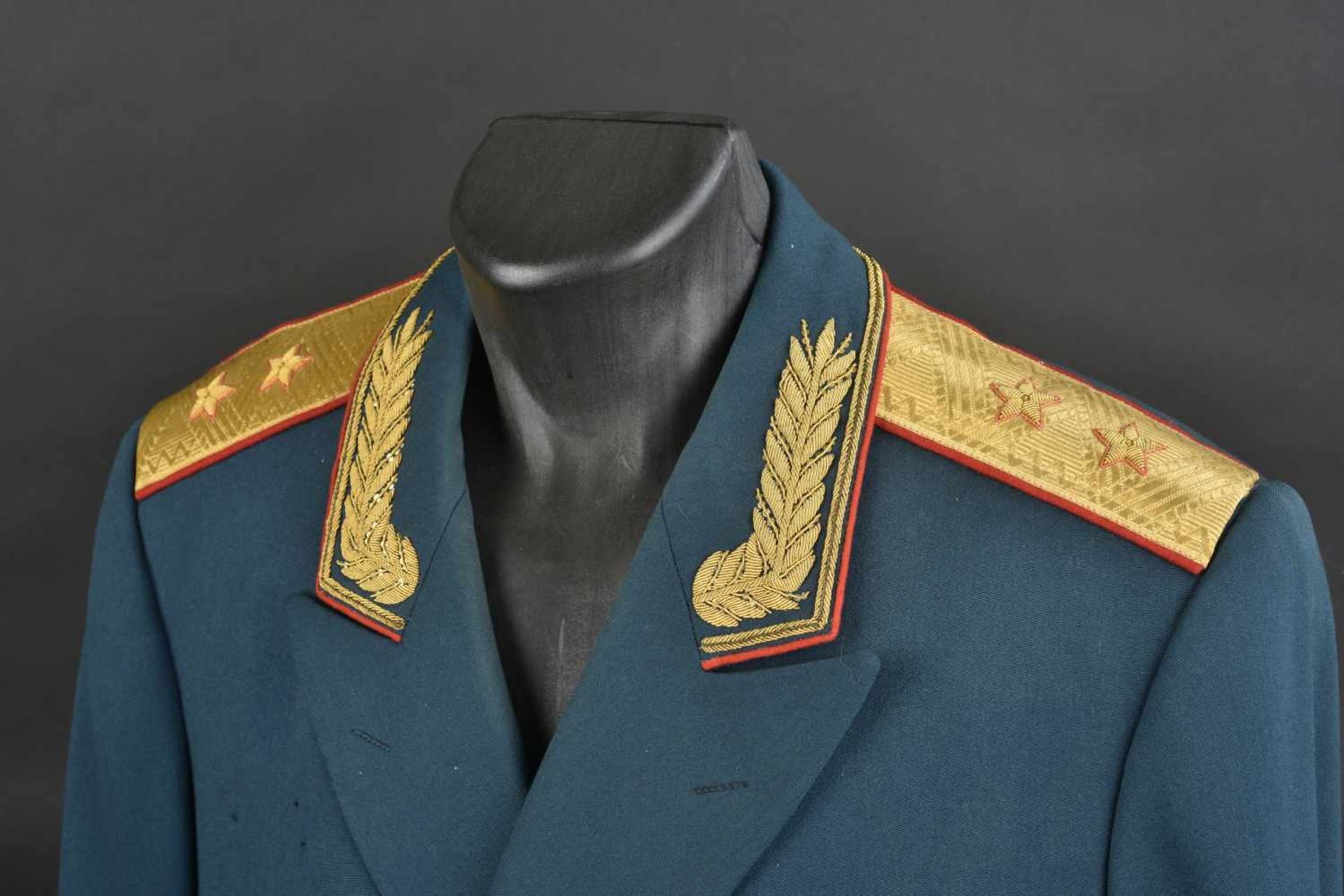 Uniforme de Lieutenant Général soviétique de 1967. En tissu vert foncé, grade de Lieutenant Général, - Bild 3 aus 4