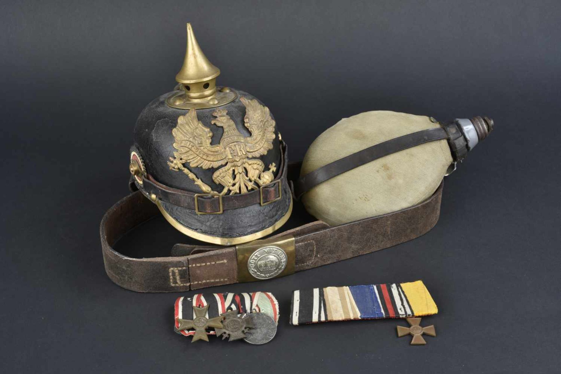 Ensemble d'équipement allemand de la première guerre mondiale Comprenant une gourde en métal émaillé