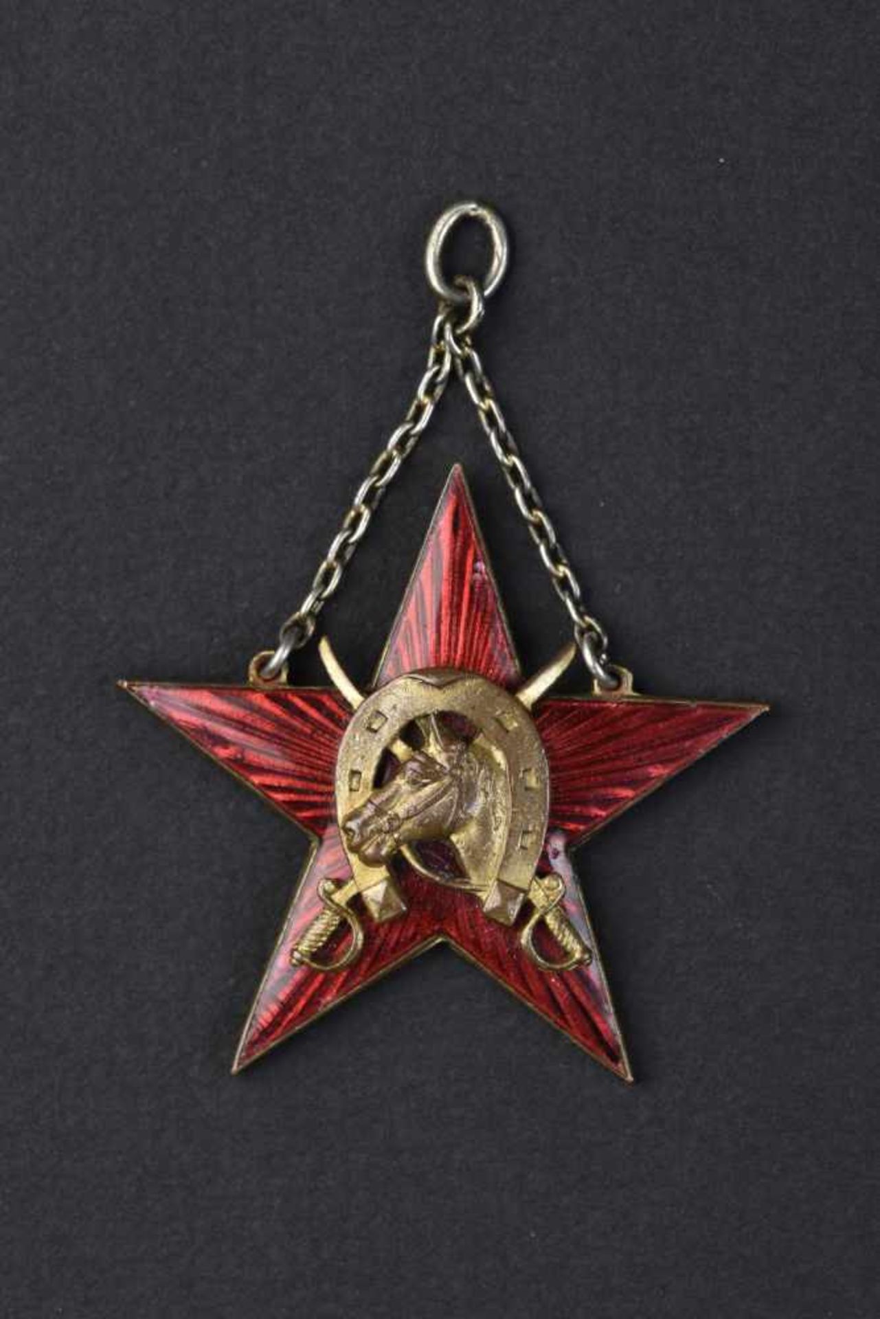 Insigne d'excellent cavalier de l'Armée Rouge 1925. Très bel état. Cette pièce provient de la