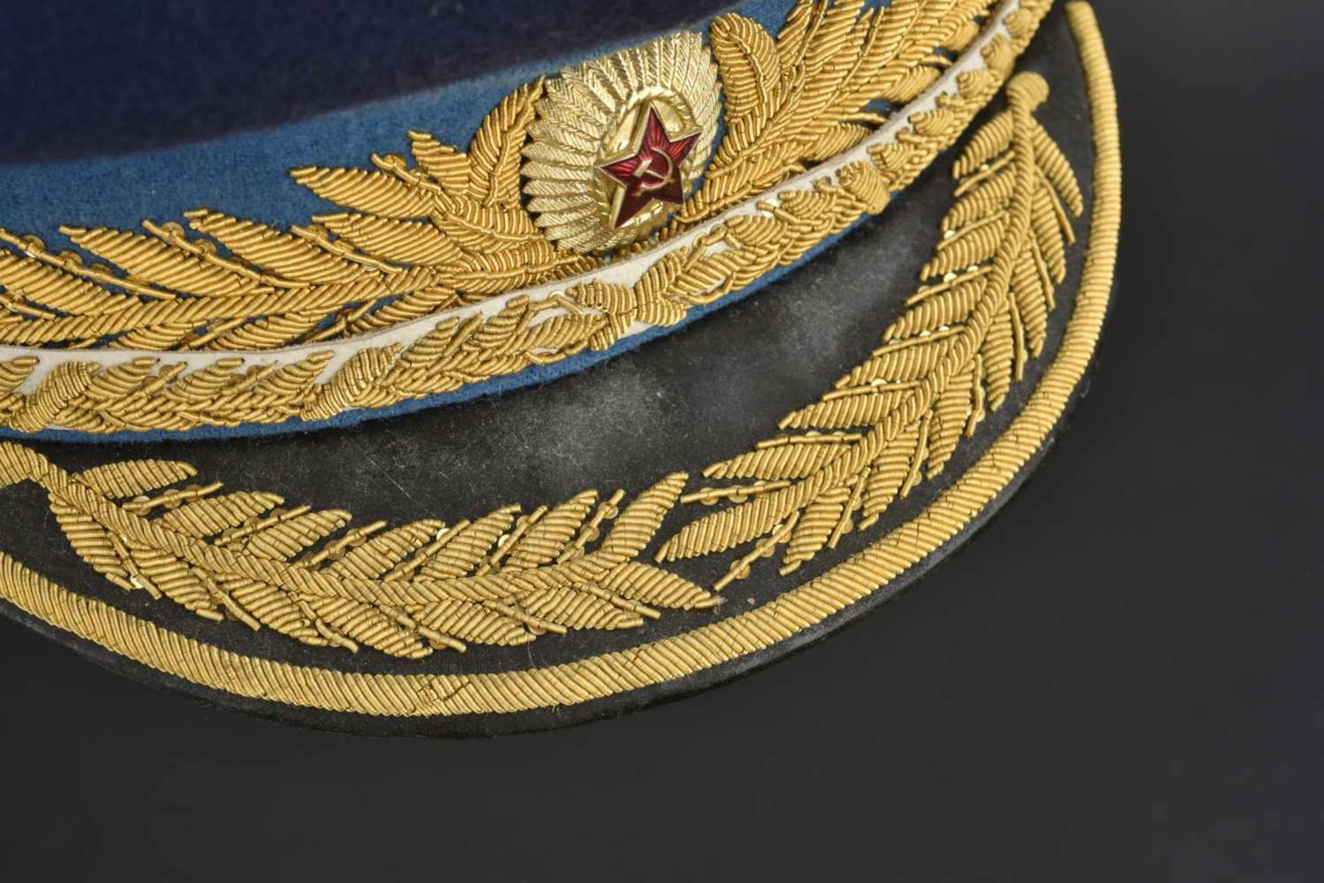 Casquette de général d'aviation soviétique En tissu bleu foncé, bandeau bleu ciel, insigne - Image 4 of 4