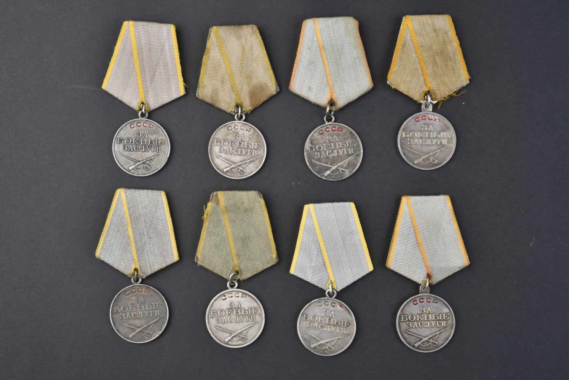 Lot de 8 médailles de mérite au combat type 2, n° 432374  513524  1.918.992 - 201035 et 2.020.