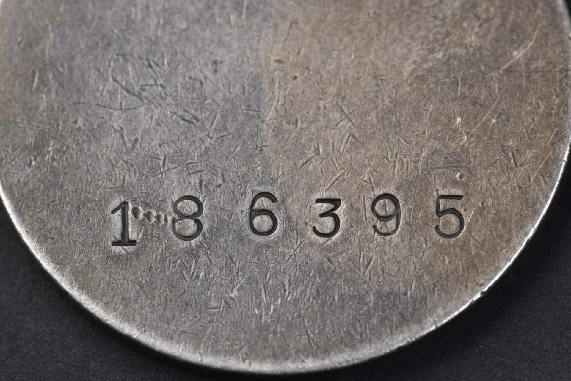 Médaille pour la Bravoure n° 186395, attribuée le 16 janvier 1943, au mitrailleur TOIGER - Bild 3 aus 3