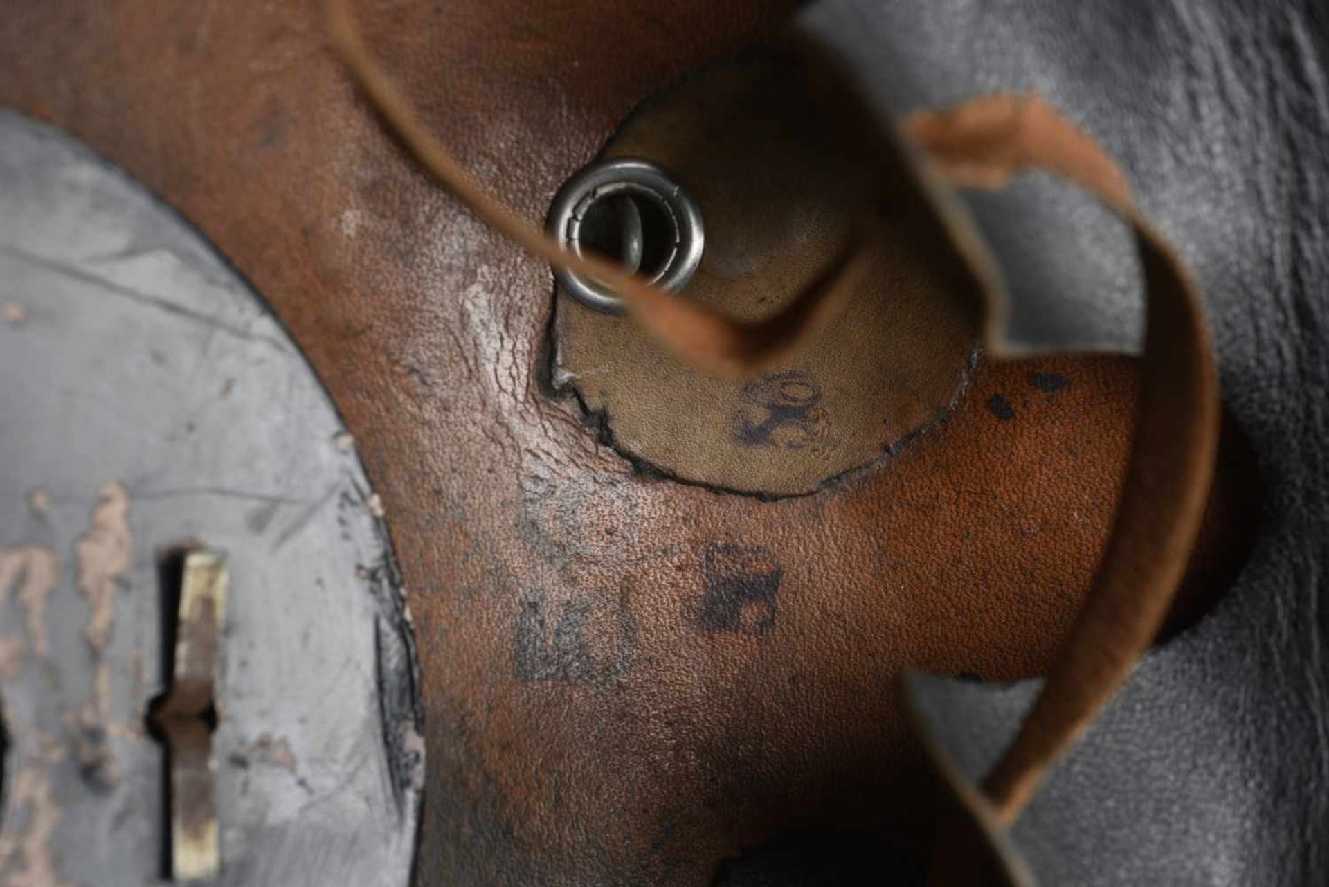 PRUSSE Casque à pointe de troupe modèle 1915 de linfanterie Prussienne Bombe en cuir, garnitures en - Bild 2 aus 4