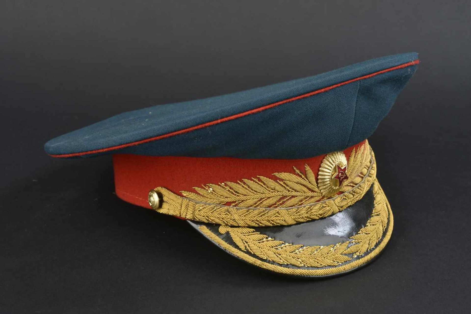 Casquette de général d'infanterie soviétique En tissu vert foncé, bandeau rouge, insigne