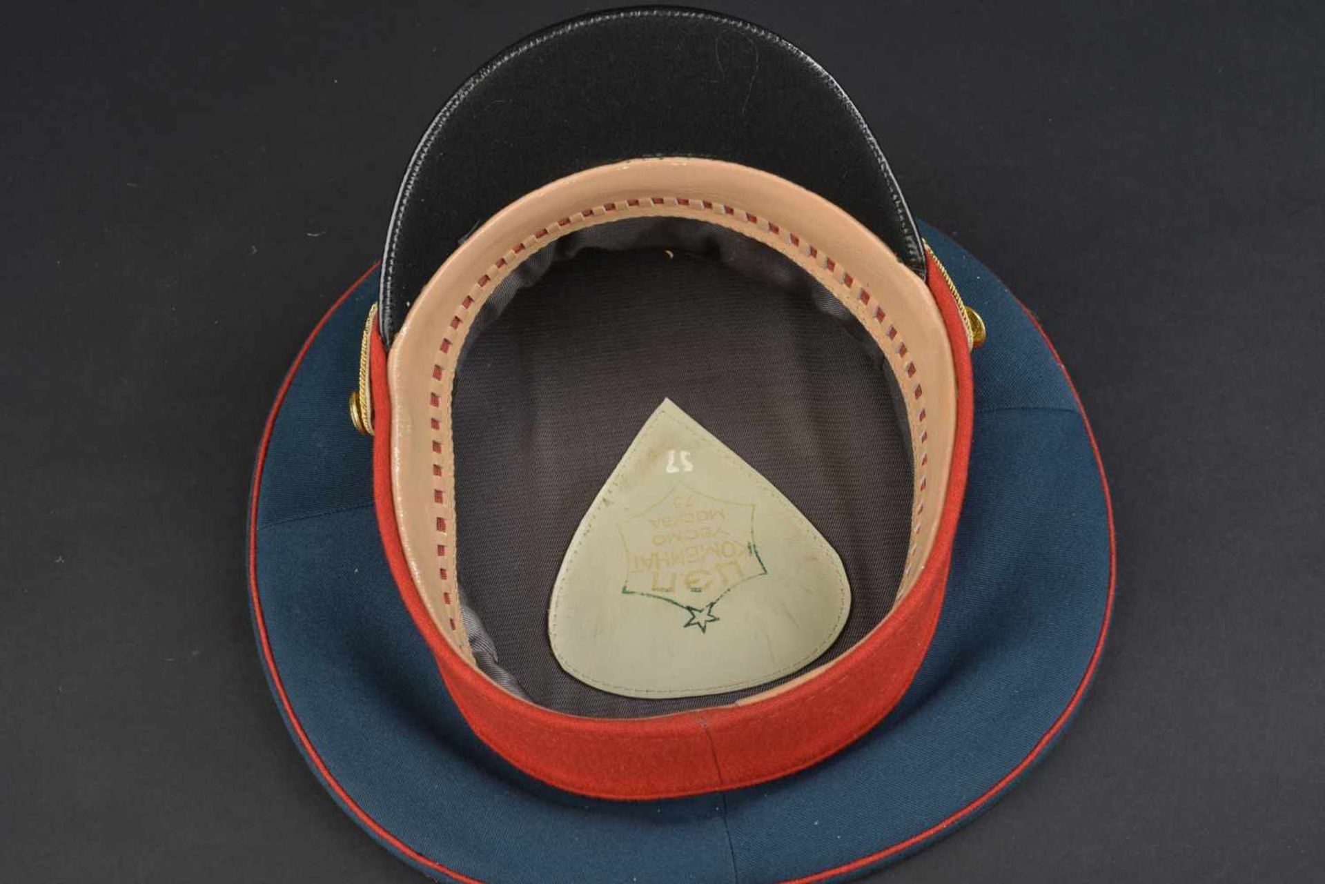 Casquette de général d'infanterie soviétique En tissu vert foncé, bandeau rouge, insigne - Bild 4 aus 4