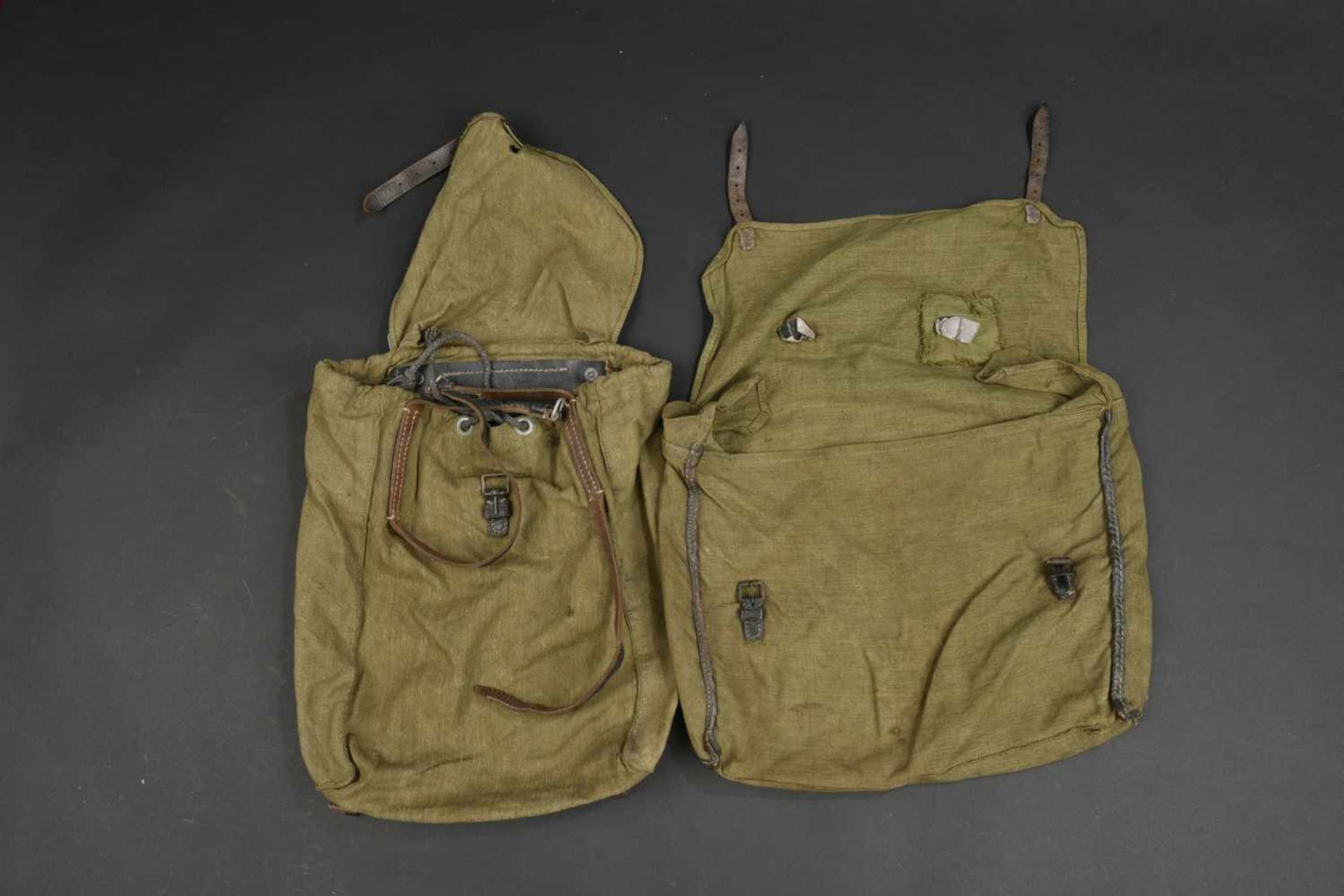 Sacs à dos et sacoche d'allégement comprenant une sacoche d'allégement en toile Feldgrau et cuir,