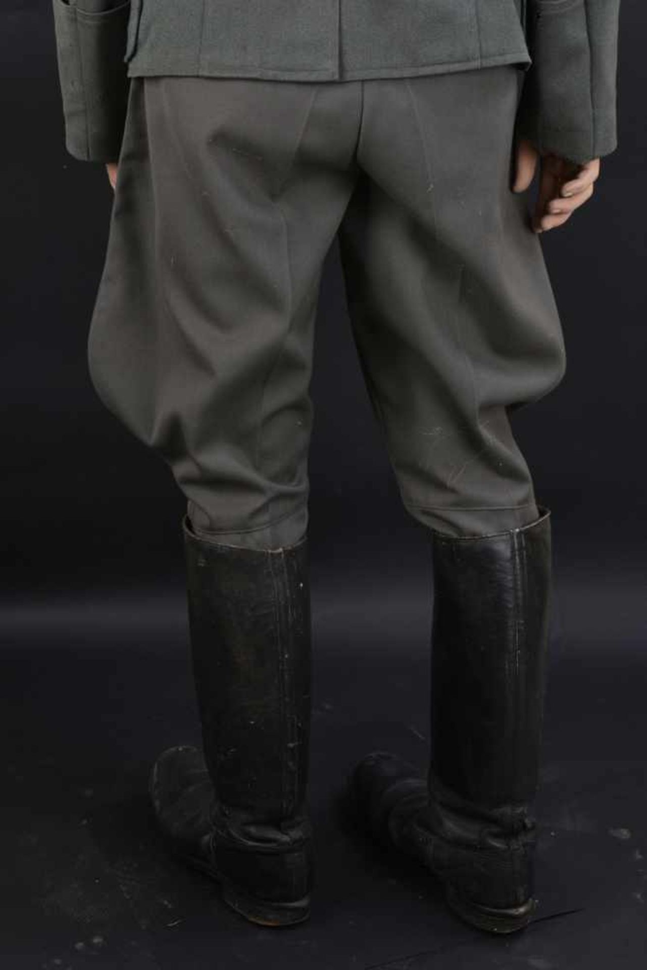 Mannequin d'officier d'artillerie Mannequin de petite taille, bras articulés, tête peinte. Bonne - Image 3 of 4