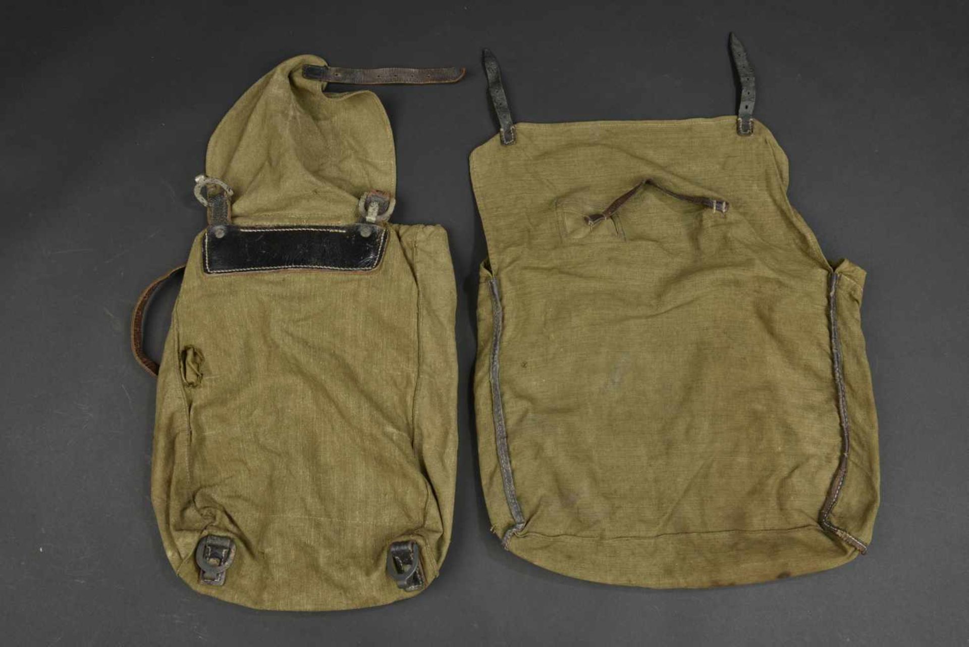 Sacs à dos et sacoche d'allégement comprenant une sacoche d'allégement en toile Feldgrau et cuir, - Bild 2 aus 2