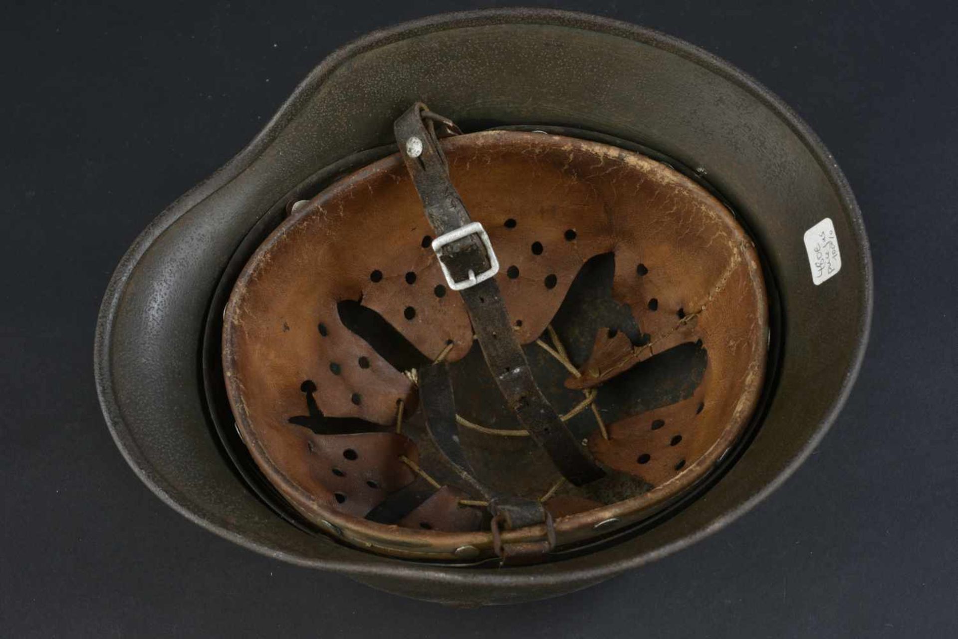 Casque allemand Coque de casque modèle 40, code fabricant et numéro de lot illisible. Peinture quasi - Bild 2 aus 4