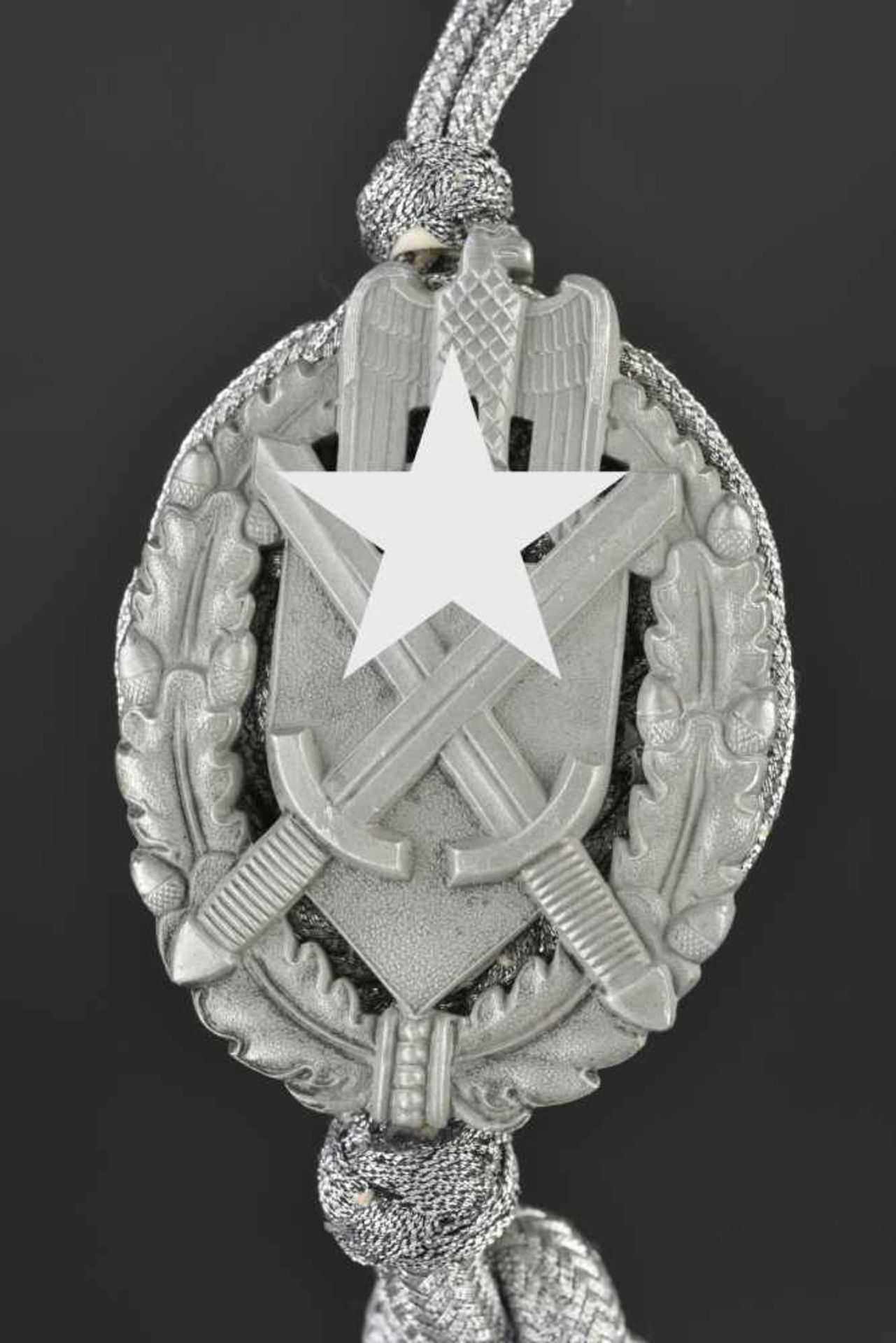 Cordon de tireur En fils argentés, badge présent et complet. Second modèle, troisième classe. Neuf - Image 2 of 3