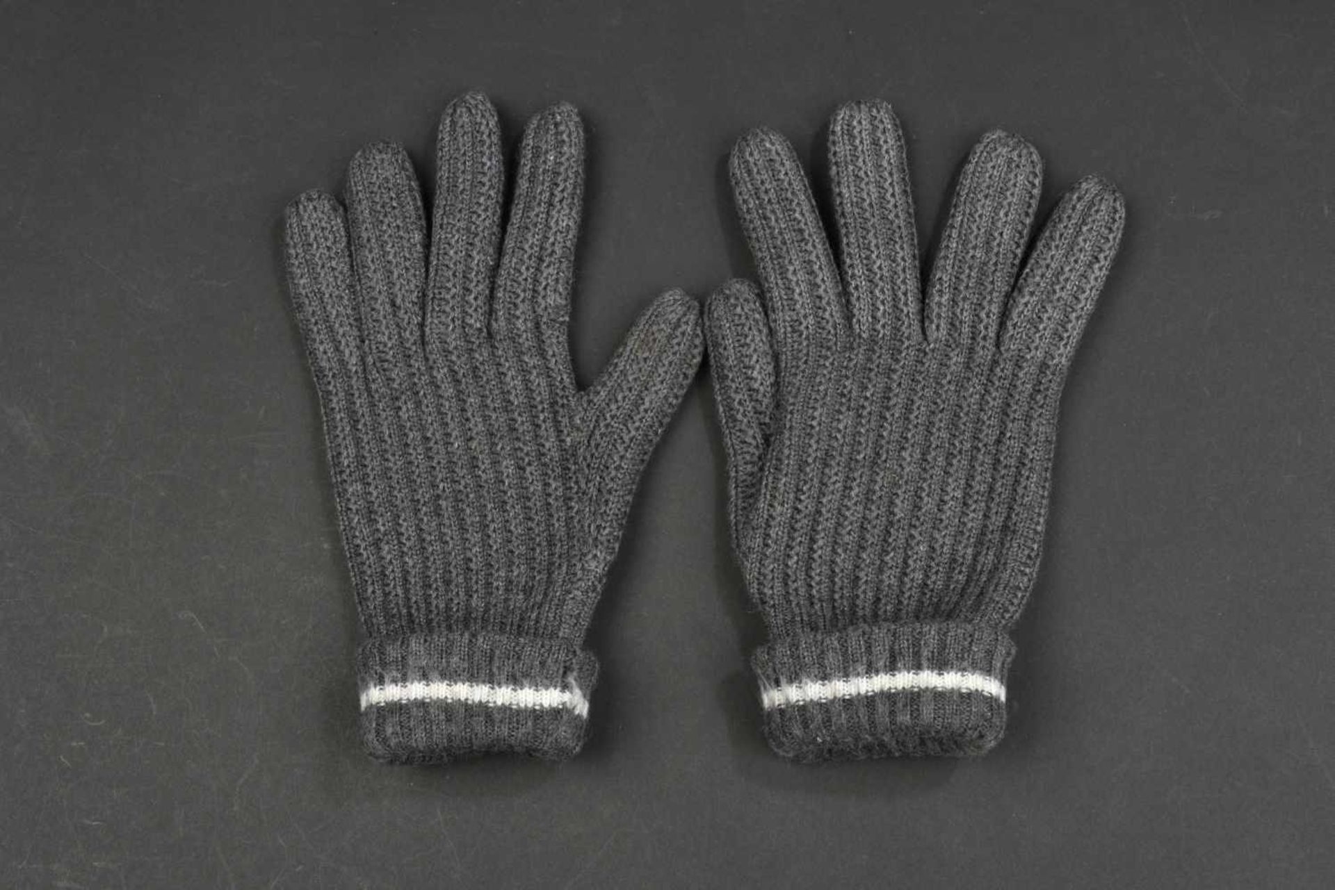 Gants de la Heer En laine grise, bande blanche interne. Paire homogène. Sans marquages. Neuve de - Bild 2 aus 2