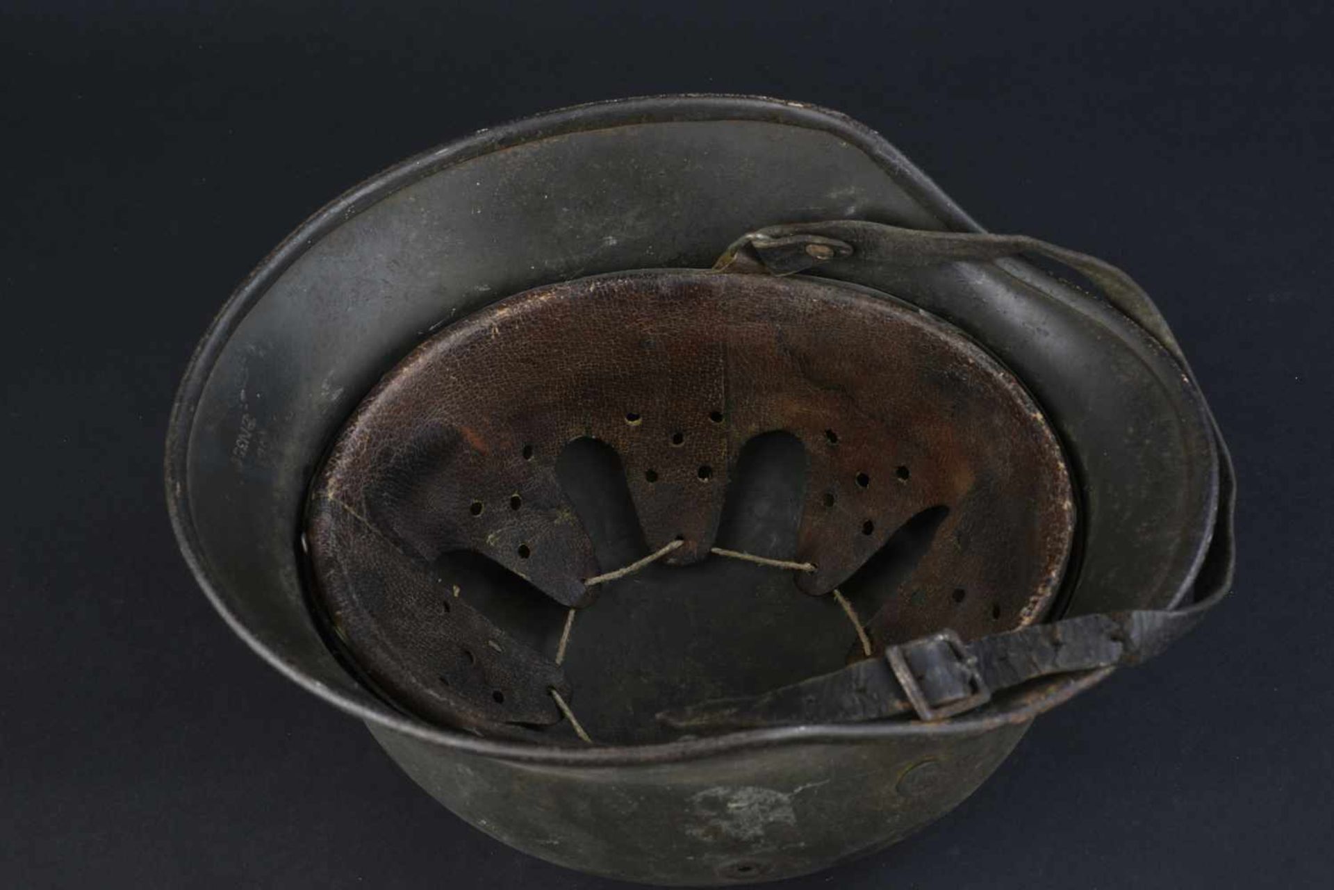 Casque allemand Coque de casque modèle 40, code fabricant Q64, numéro de lot DN359. Peinture à - Bild 3 aus 4