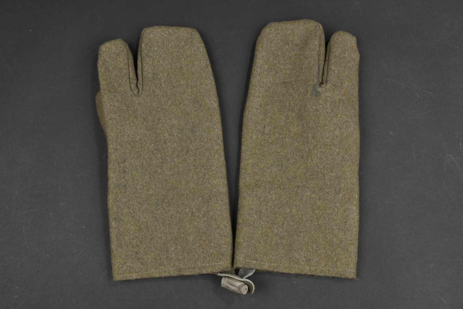 Gants de la Heer En laine, modèle moufle avec pouce. Reste de marquages illisibles. Paire - Bild 3 aus 3