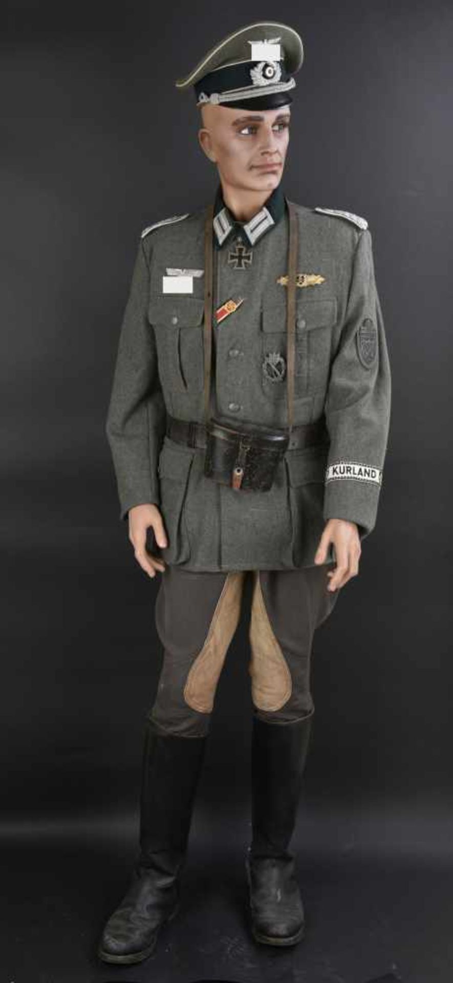 Mannequin d'officier d'infanterie de la Heer Toutes les pièces d'uniforme sont des reproductions