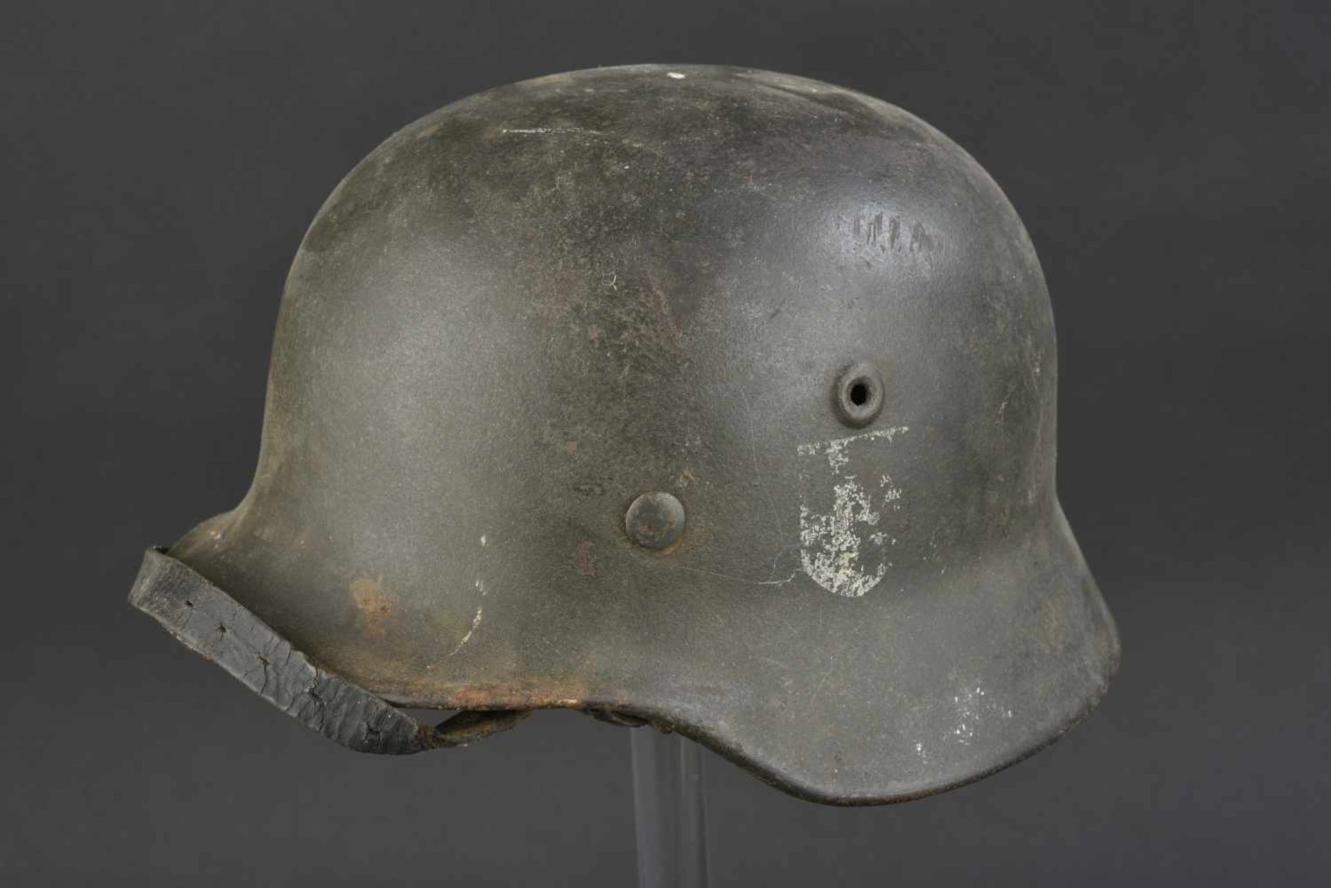 Casque allemand Coque de casque modèle 40, code fabricant Q64, numéro de lot DN359. Peinture à