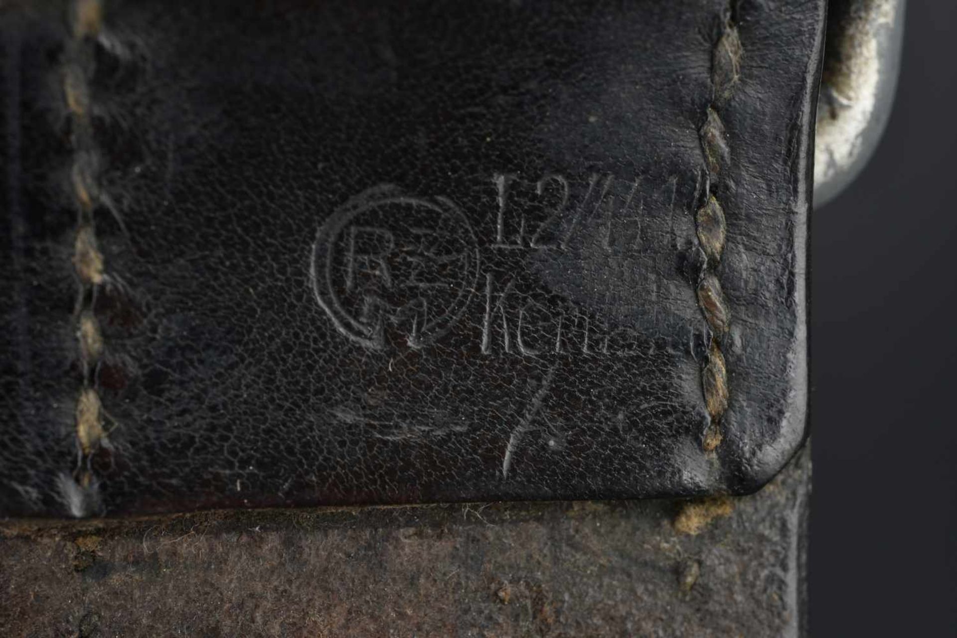 Ceinturon d'officier de la Heer Ceinturon en cuir noir, marquages RZM L2/441 Kernstück. Boucle à - Bild 3 aus 4