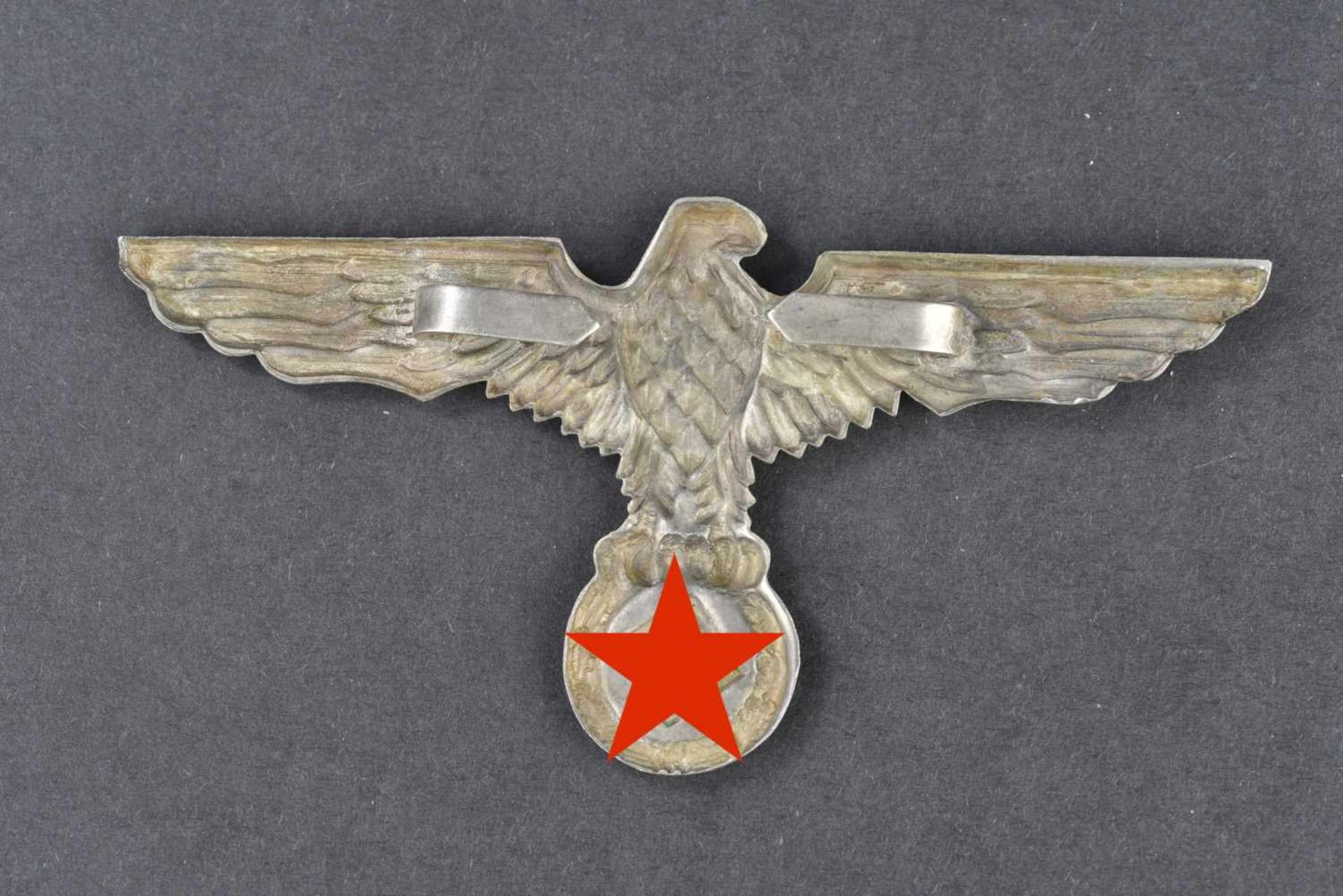 Aigle de casque tropical des fonctionnaires militaires Aigle en métal argenté, toute les attaches - Image 2 of 2
