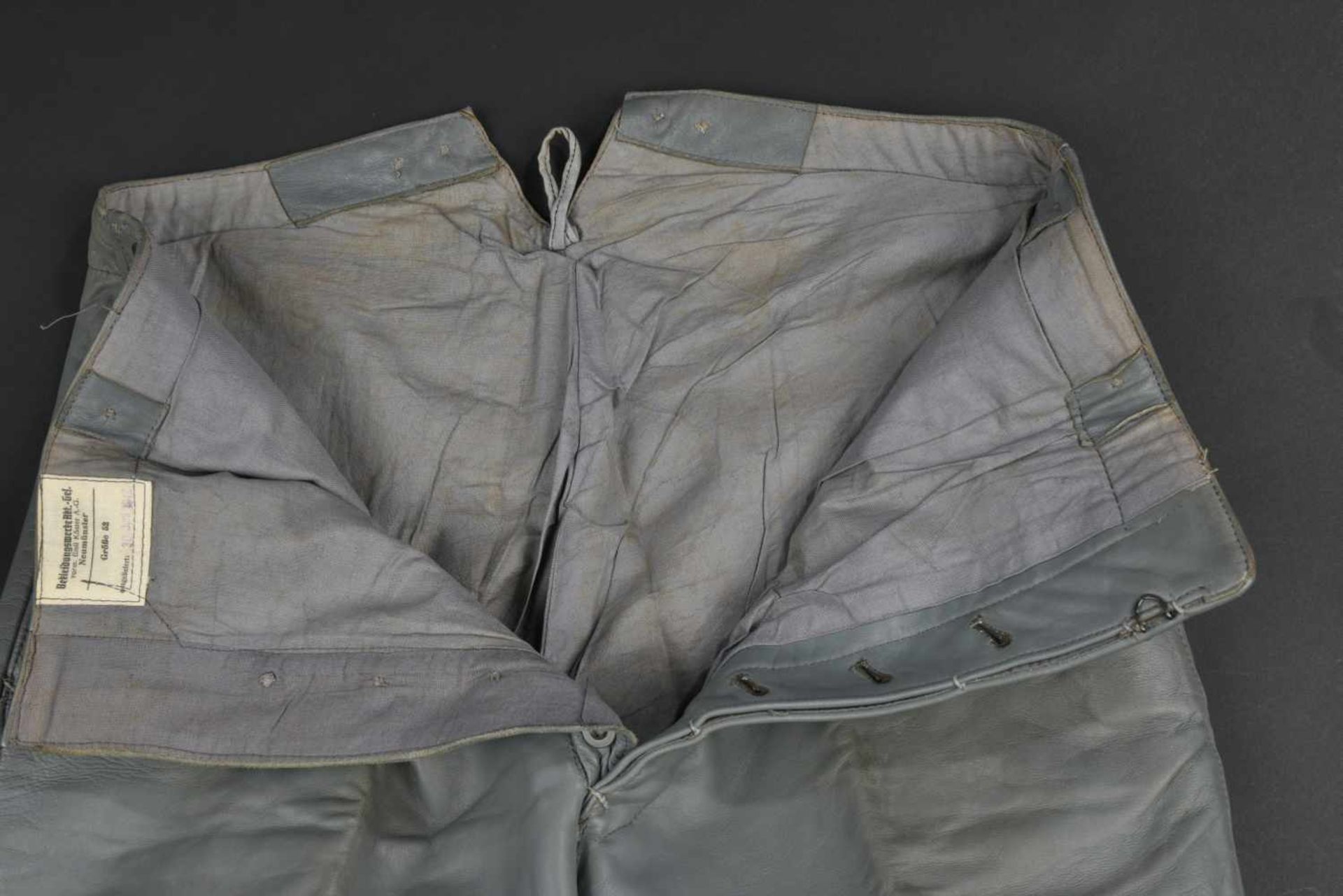 Pantalon en cuir gris de la Kriegsmarine En cuir gris, tous les boutons sont présents. Etiquette - Bild 4 aus 4
