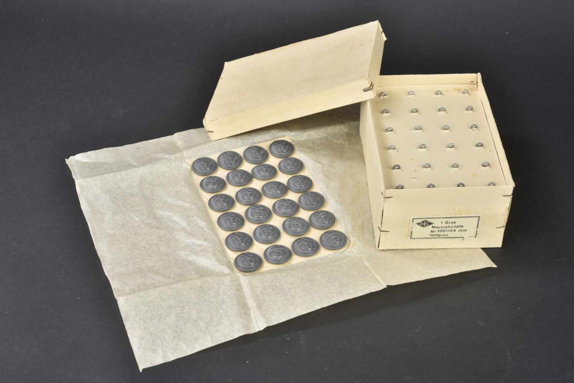 Ensemble de boutons de la Kriegsmarine en boite d'origine Boite en carton complète du fabricant OLC, - Bild 3 aus 4
