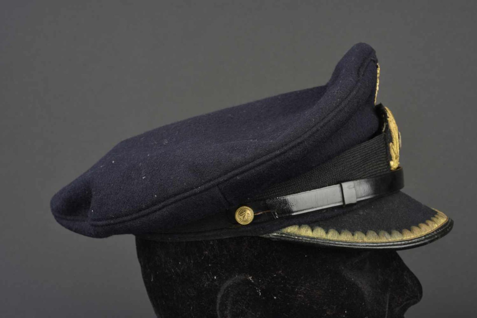 Casquette d'officier subalterne de la Kriegsmarine En drap bleu marine, fausse jugulaire en cuir. - Bild 2 aus 4