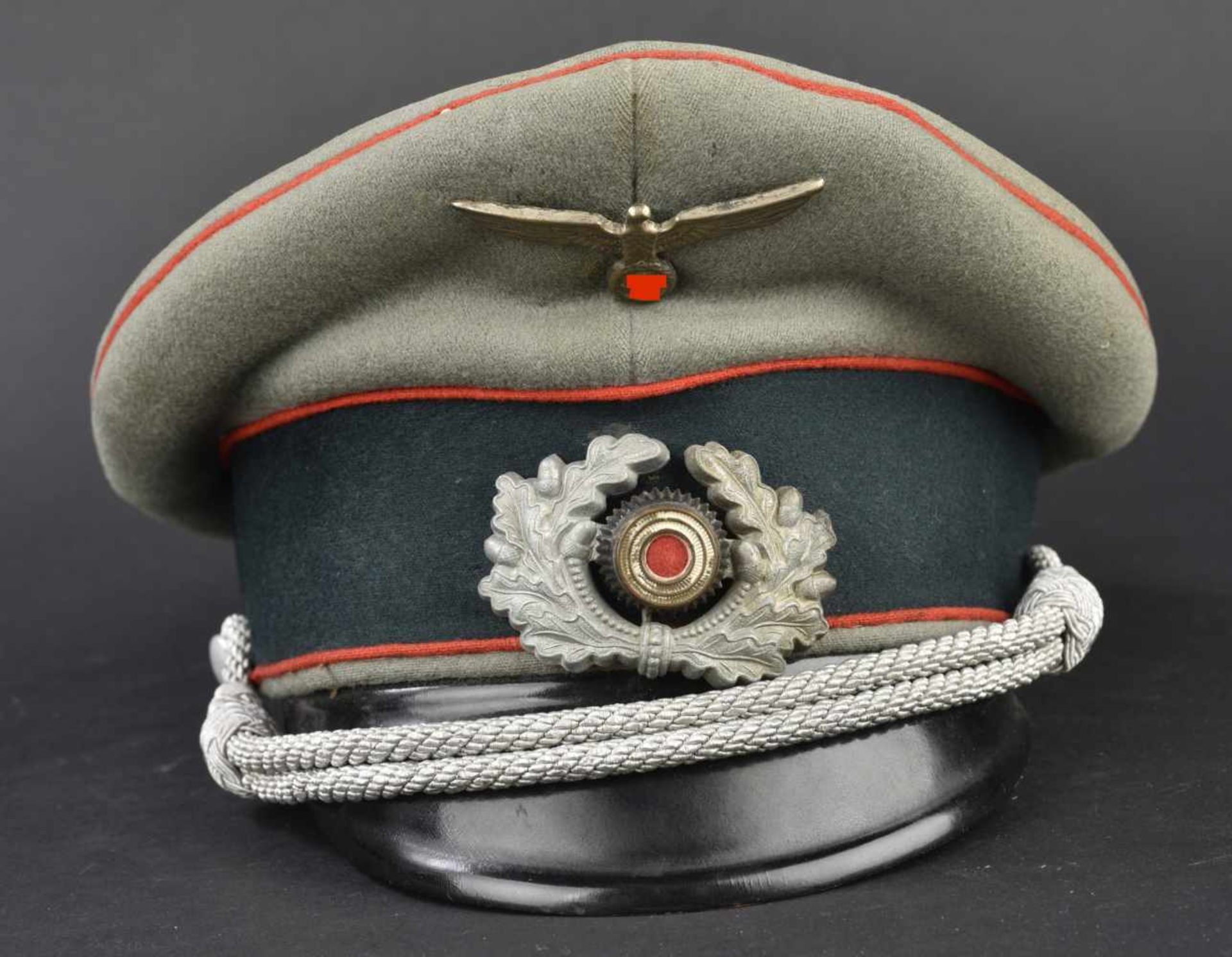 Casquette de l'officier d'artillerie Sdavodev de l'Artillerie Regiment 70 En drap Feldgrau, triple