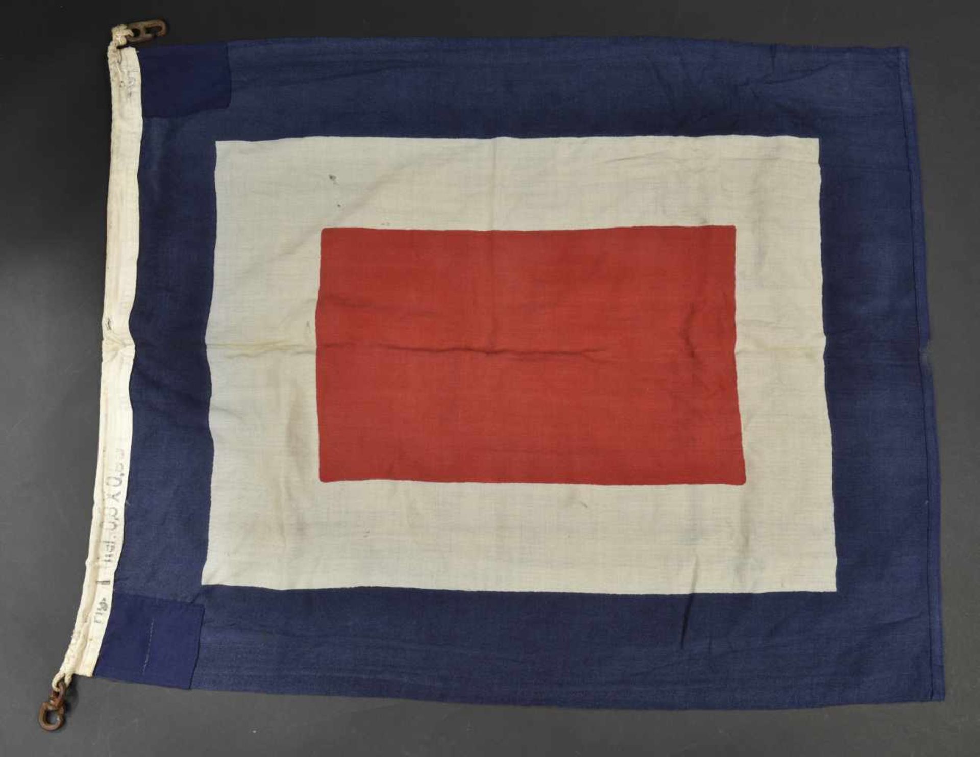 Drapeau de signalisation de la Kriegsmarine En tissu coton bleu/blanc/rouge. Les cordons de fixation